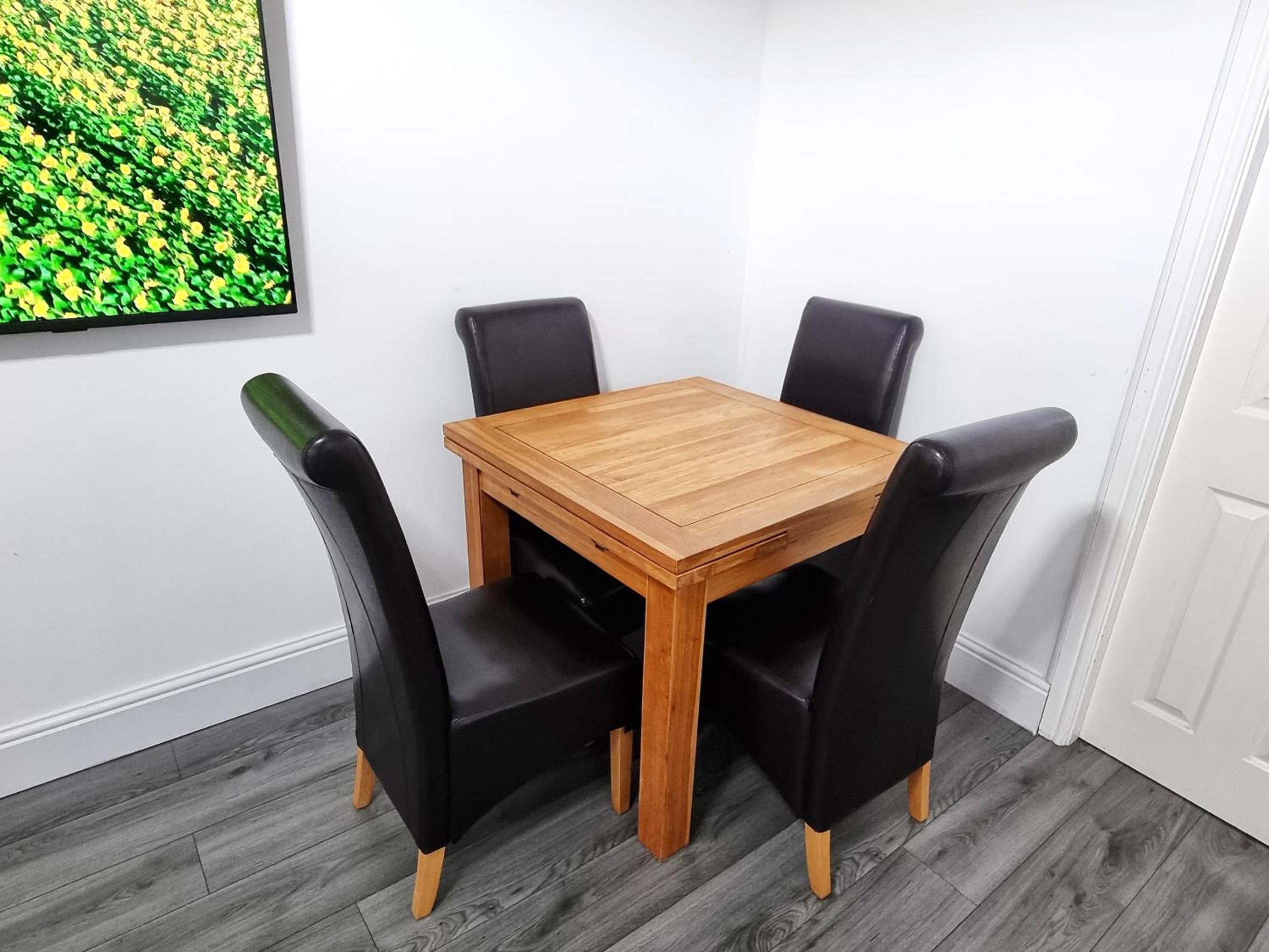 3 Bedroom Spacious Modern Comfortable Home in Rochdale, Work, Relax, Explore Manchester, Oldham, Bury view 3