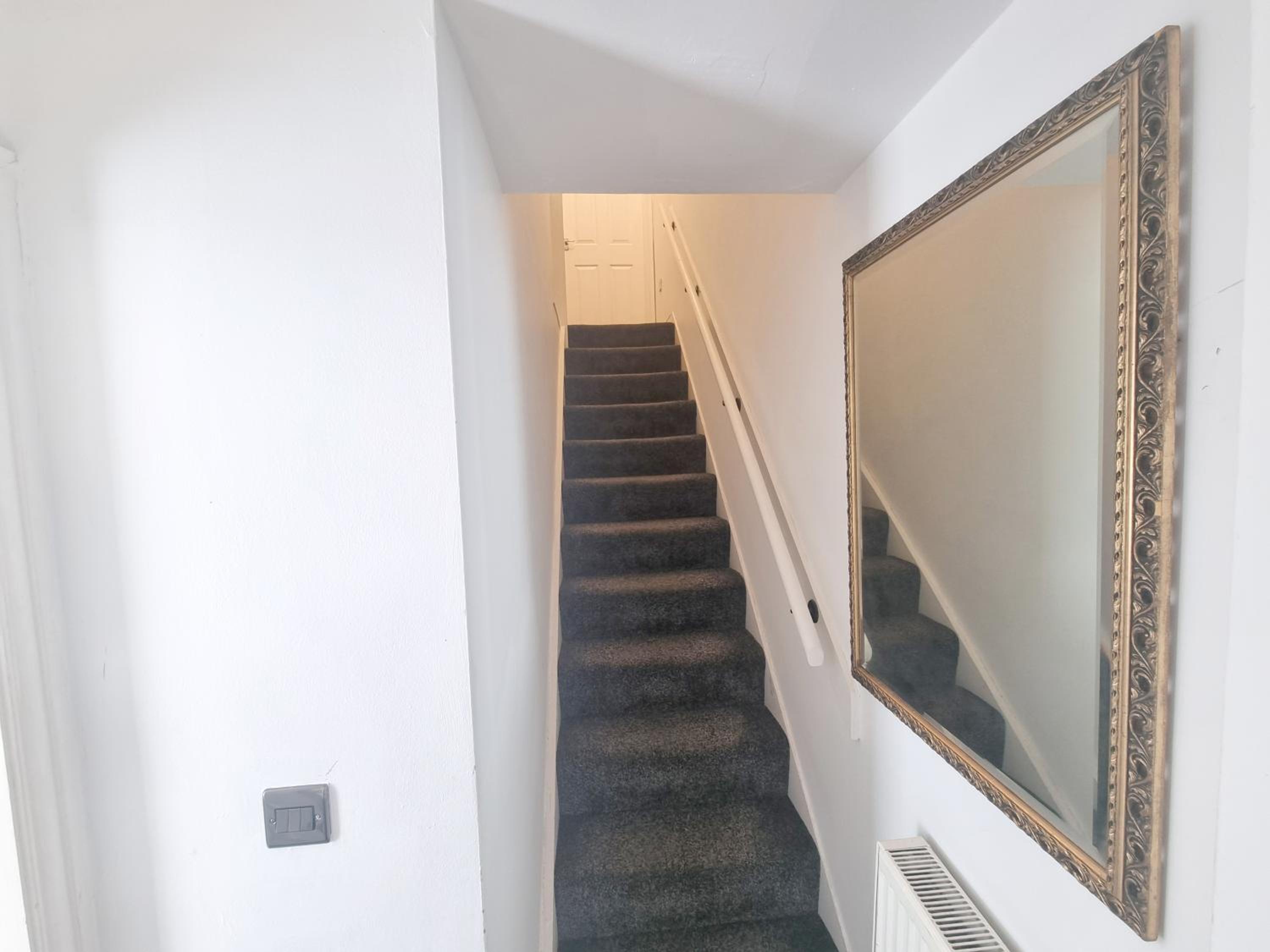 3 Bedroom Spacious Modern Comfortable Home in Rochdale, Work, Relax, Explore Manchester, Oldham, Bury view 4
