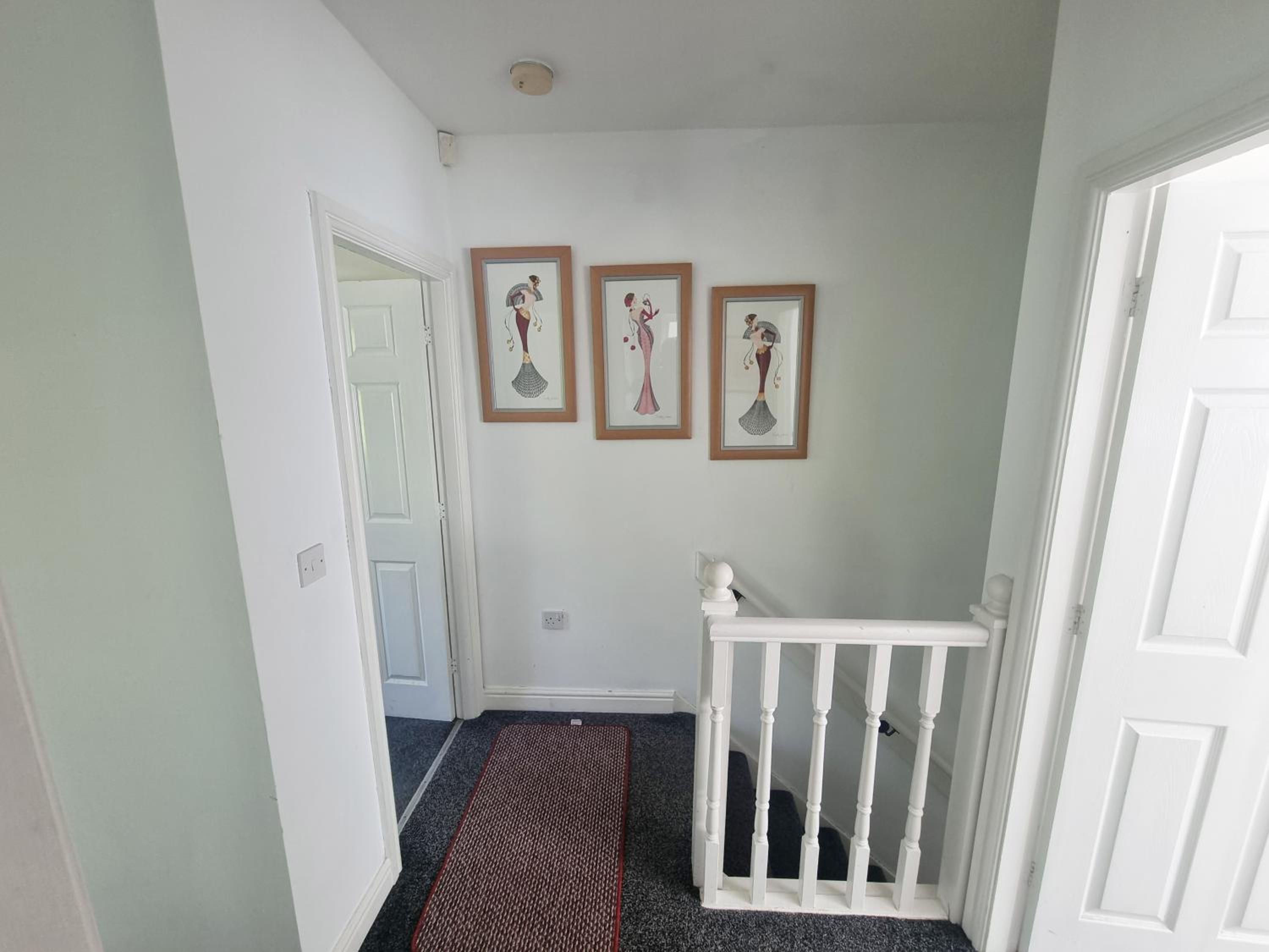 3 Bedroom Spacious Modern Comfortable Home in Rochdale, Work, Relax, Explore Manchester, Oldham, Bury view 5