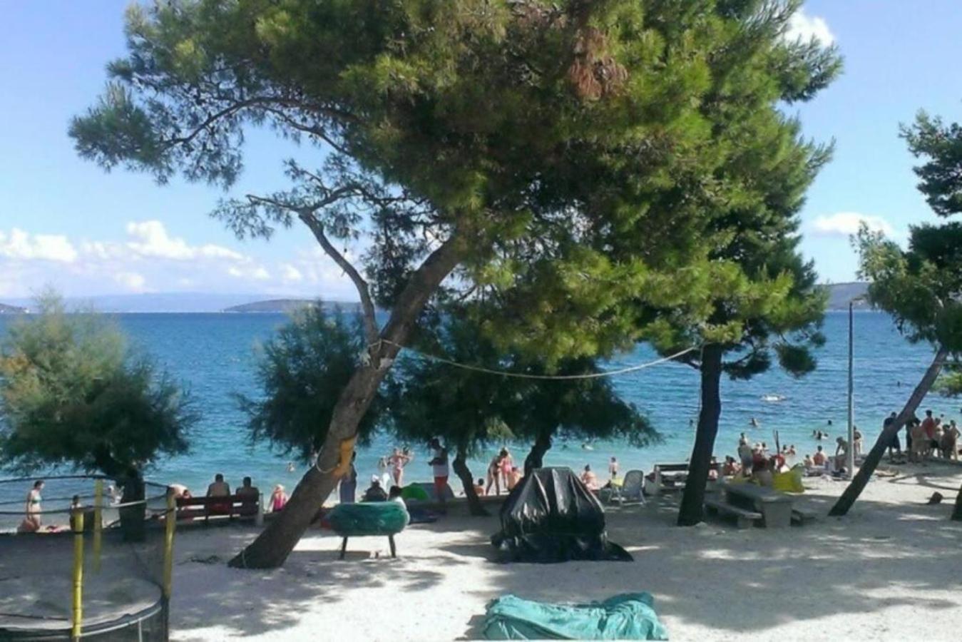 Apartment near beach with free parking view 4
