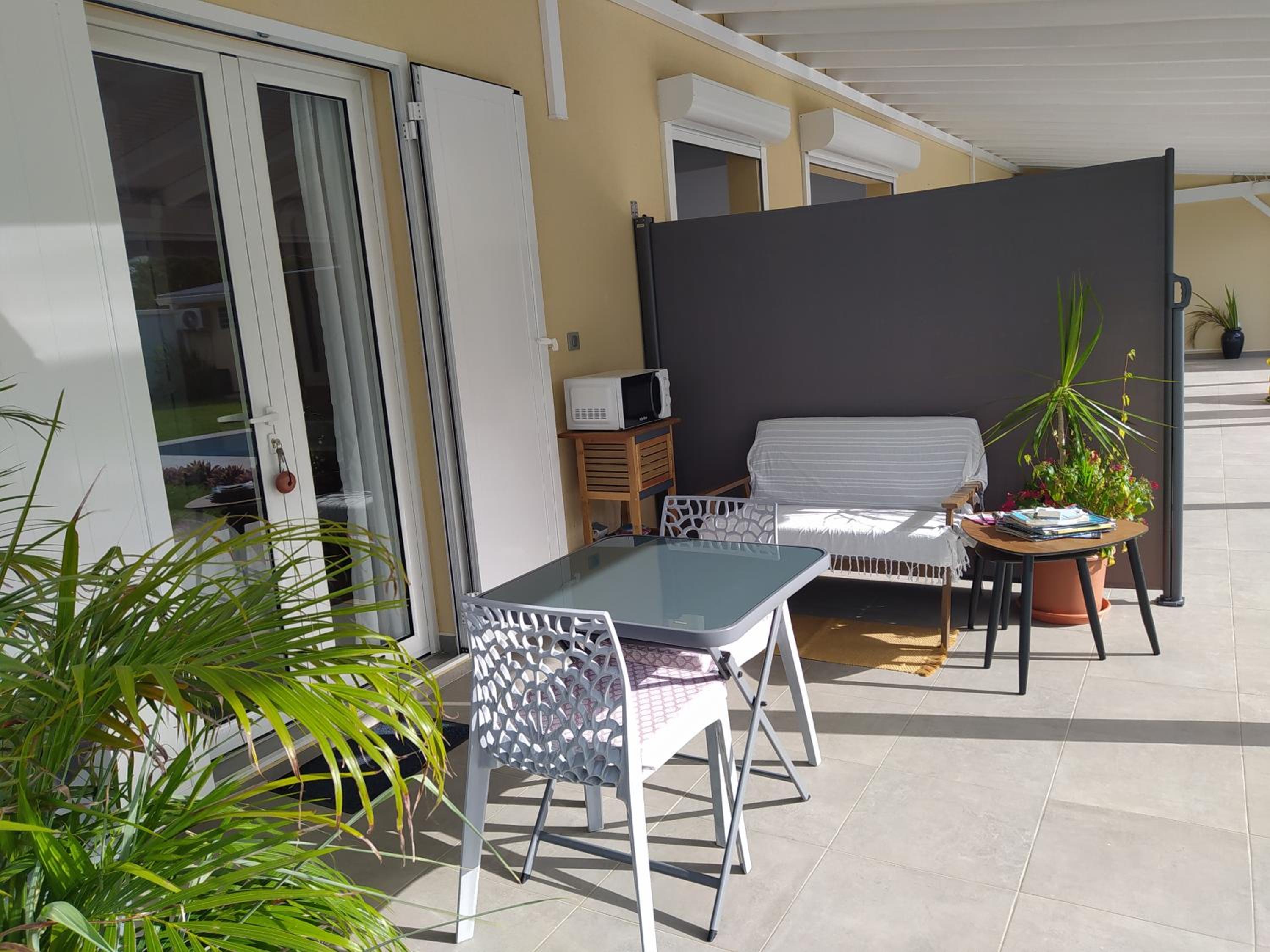 Villa Créoléna - Chambres d'hôtes avec piscine - option kitchenette - proche plage - calme absolu - Nord Grande-Terre