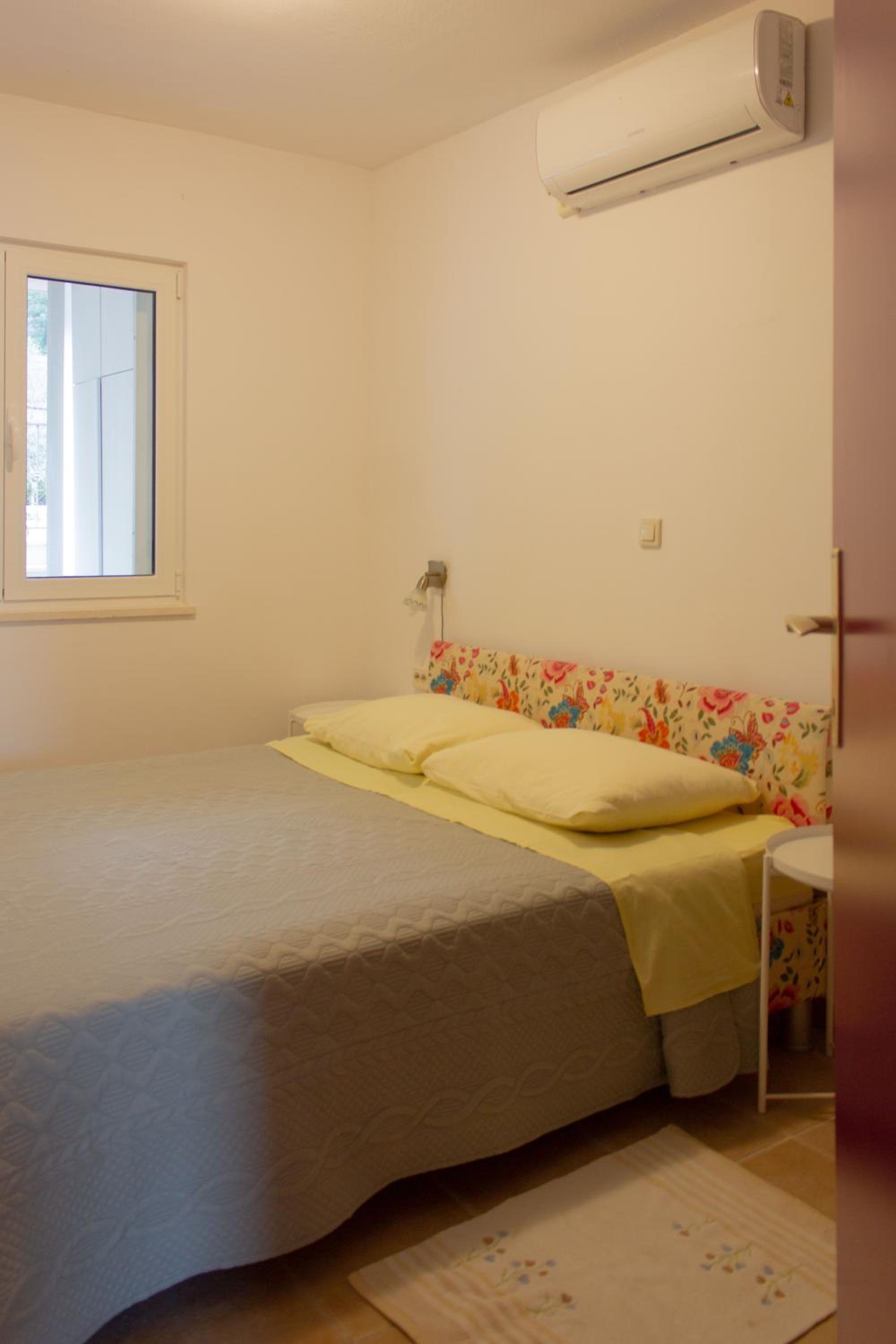 Divna Apartments and Rooms
