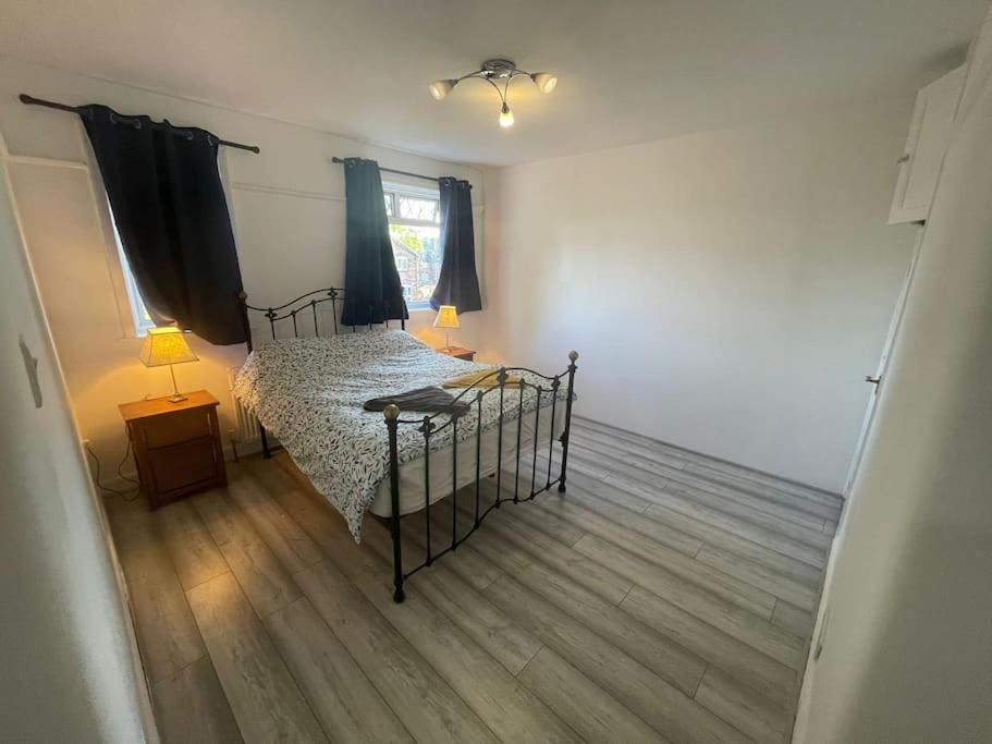 Cheerful 3 bed entire house, newly refurbished