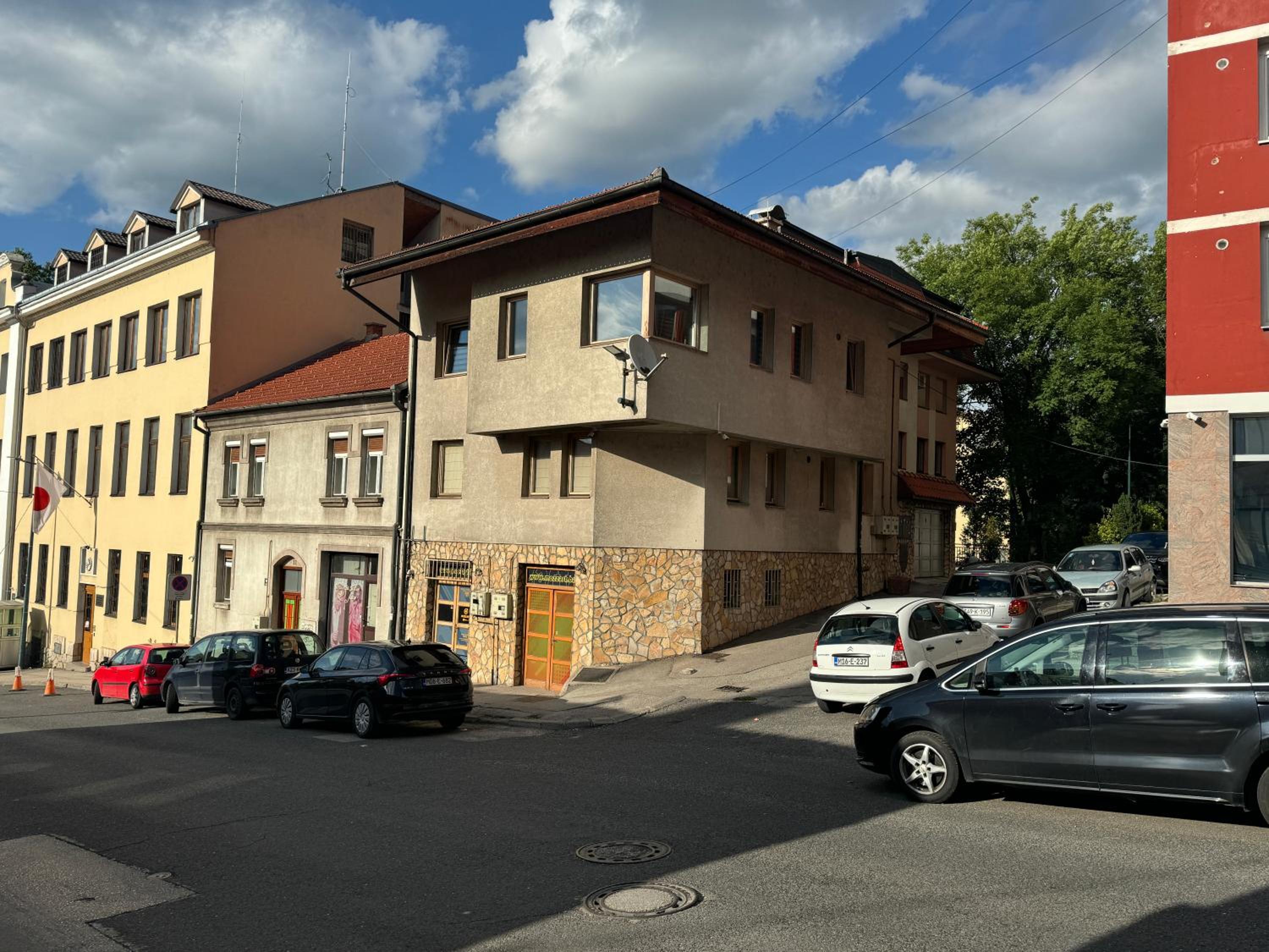 Latin Bridge Sarajevo - 3 Room Apartment, 80m2 in Villa with free private parking - Old Town Sarajevo