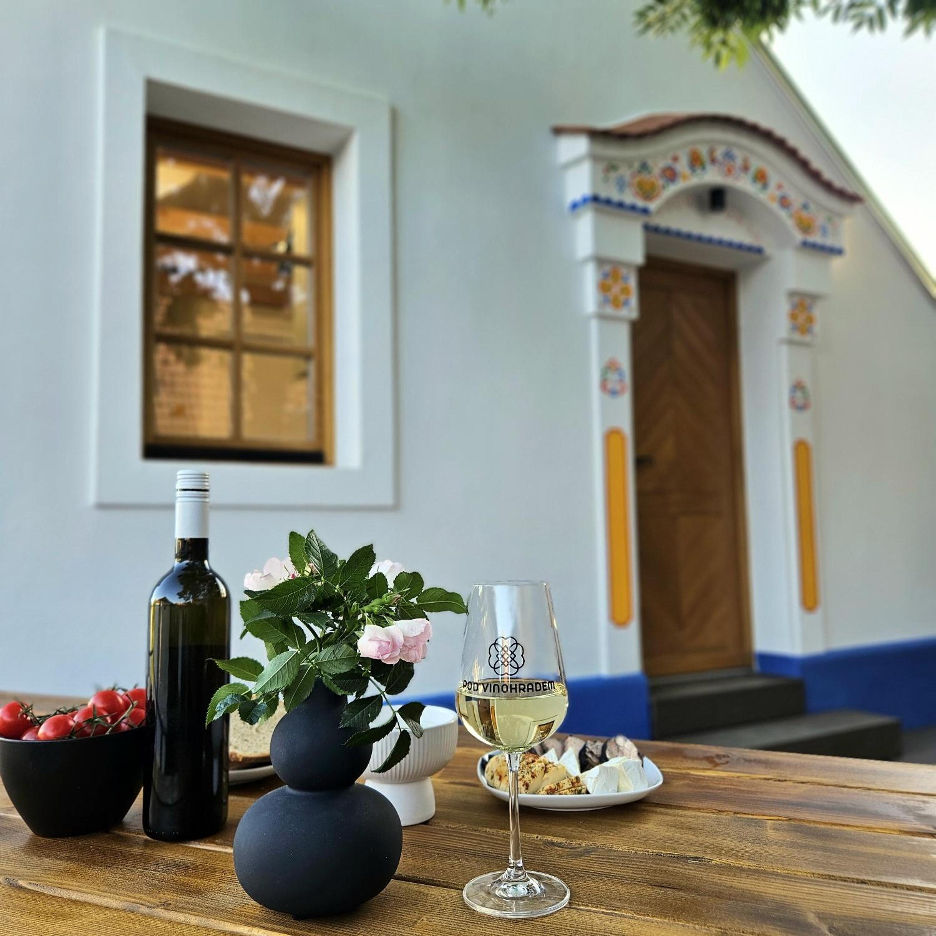 Pod vinohradem - apartmány & vinné sklepy