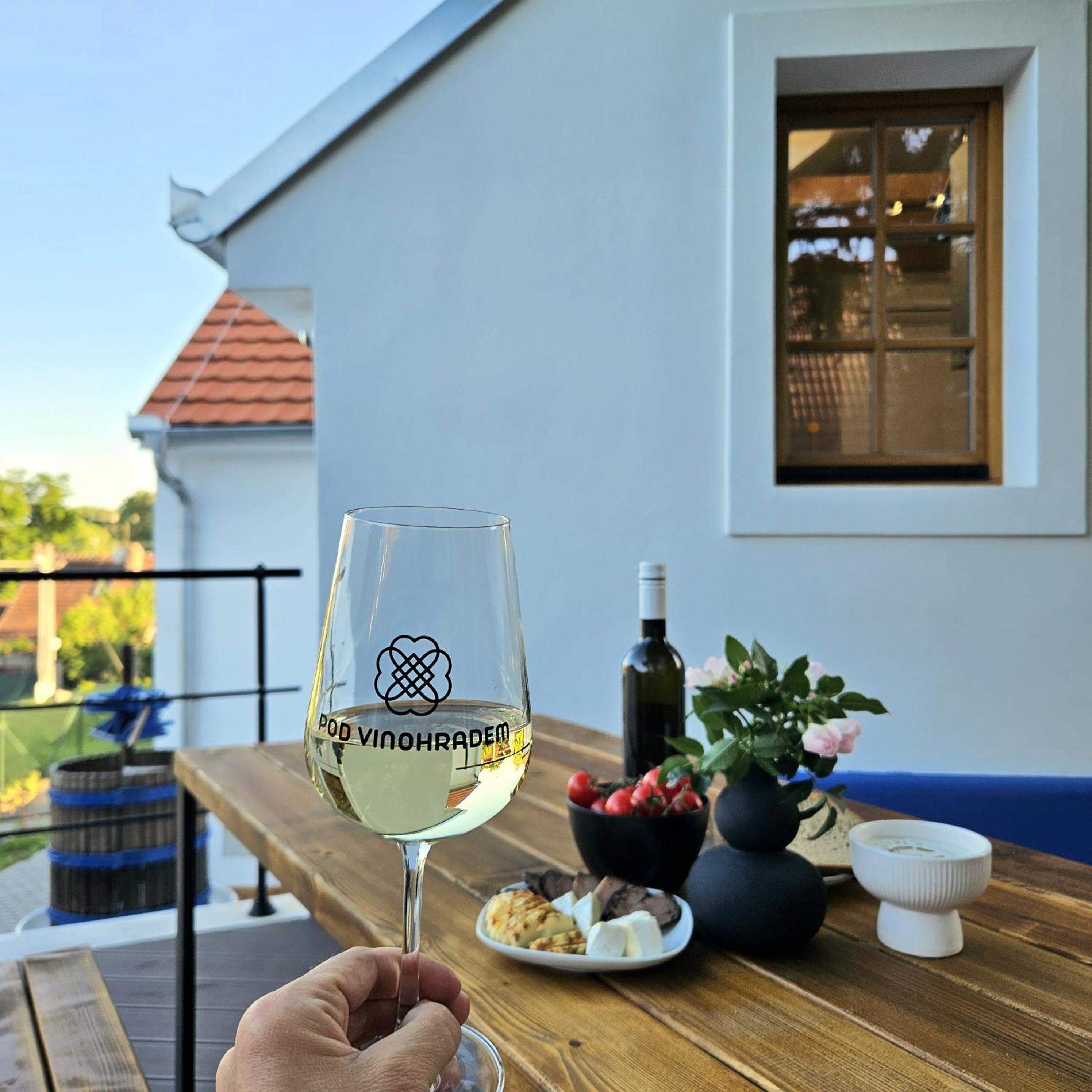 Pod vinohradem - apartmány & vinné sklepy