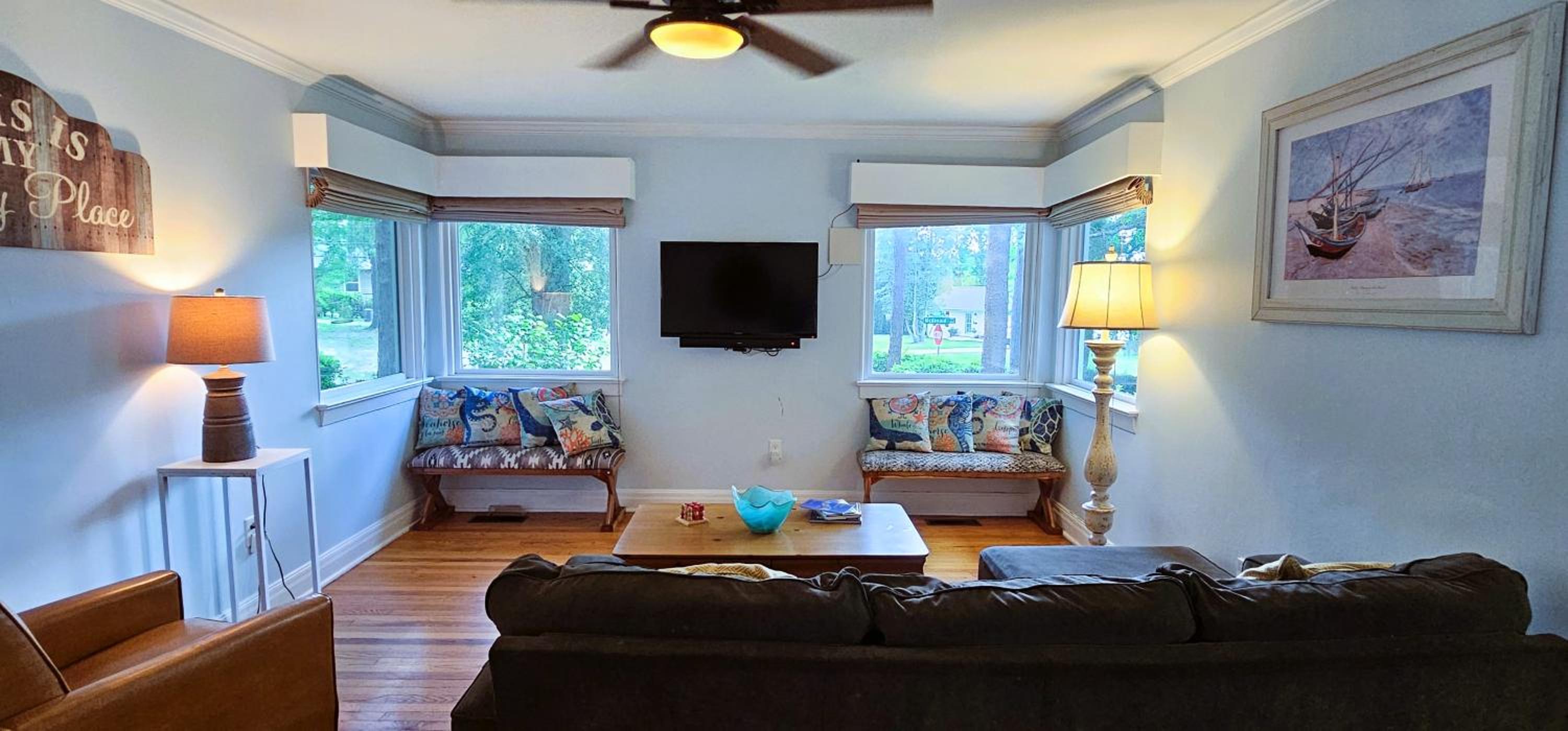 Cottage close to beach and downtown view 2