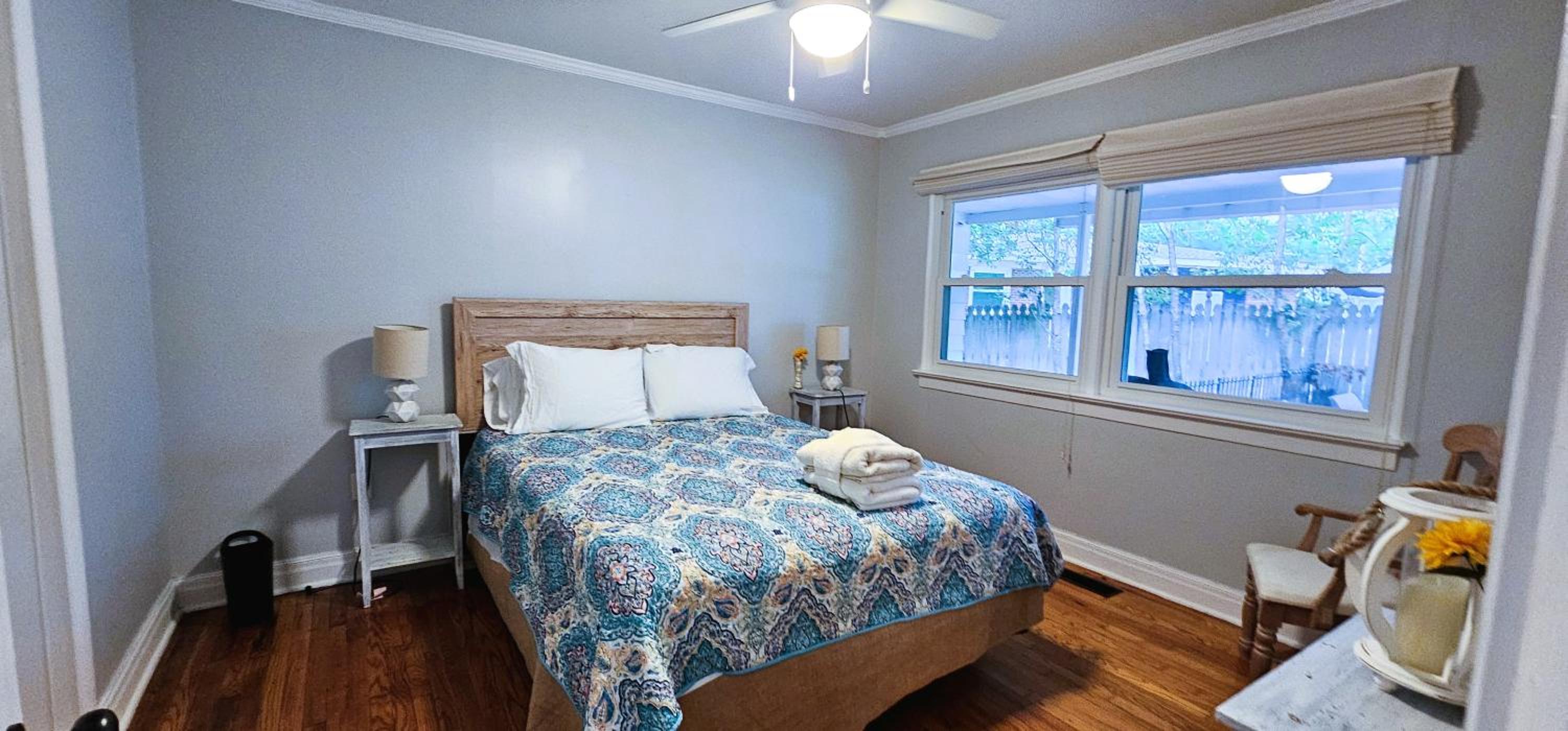 Cottage close to beach and downtown view 4