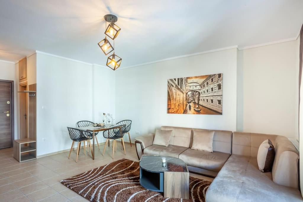 AD Railway Area Apt Thessaloniki Center 4p