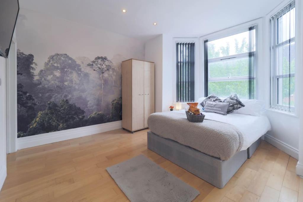 S3 Full Studio In Central Kilburn With Kitchen London Zone 2
