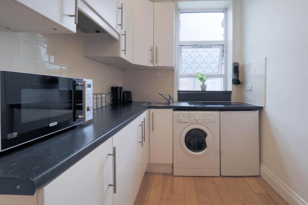 S3 Full Studio In Central Kilburn With Kitchen London Zone 2