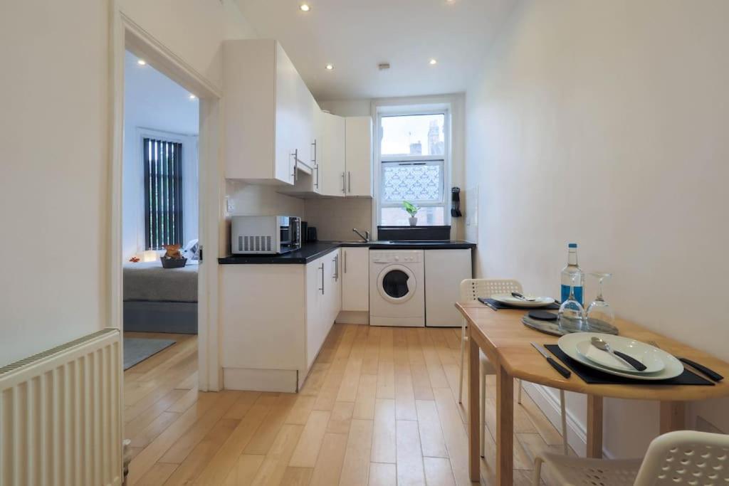 S3 Full Studio In Central Kilburn With Kitchen London Zone 2