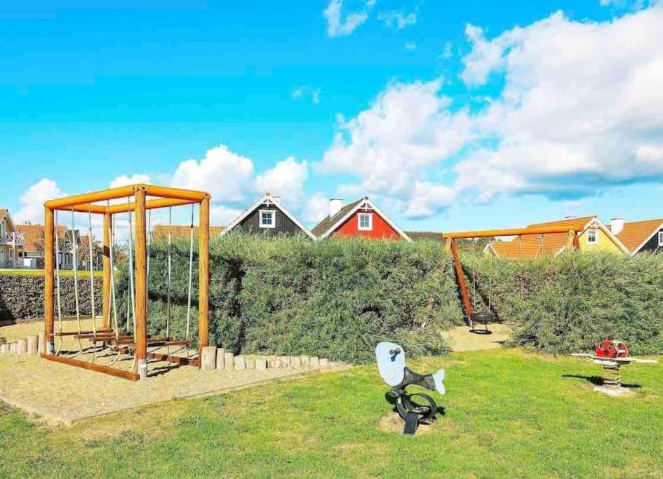 Hyggeligt sommerhus tæt på vandet i Bro Strand