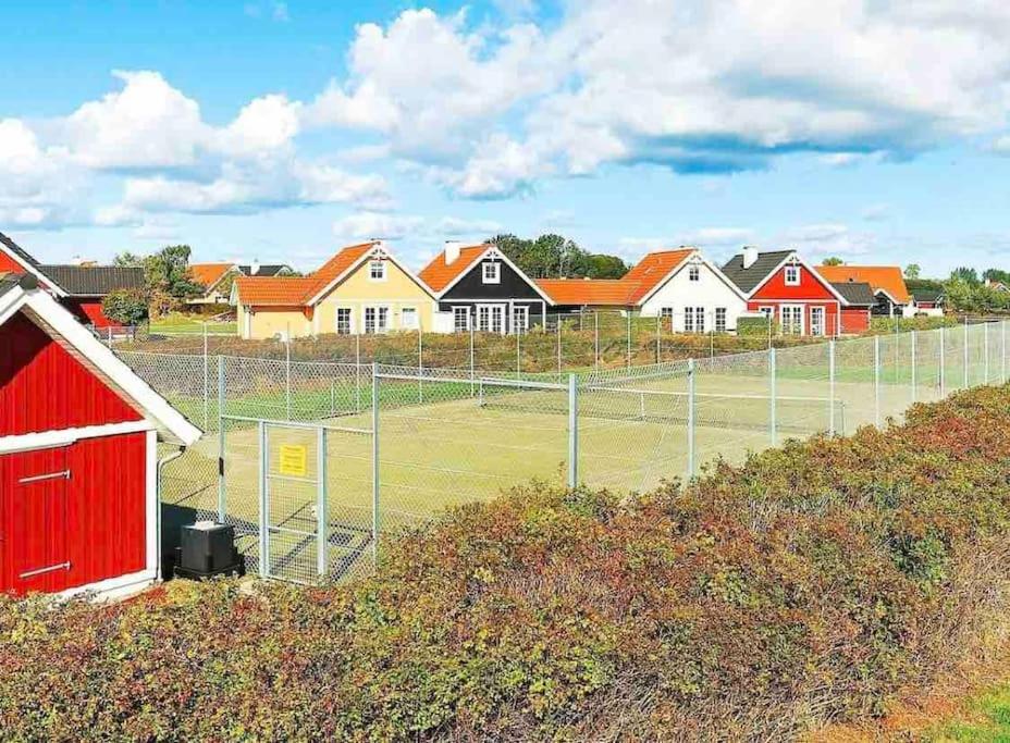 Hyggeligt sommerhus tæt på vandet i Bro Strand