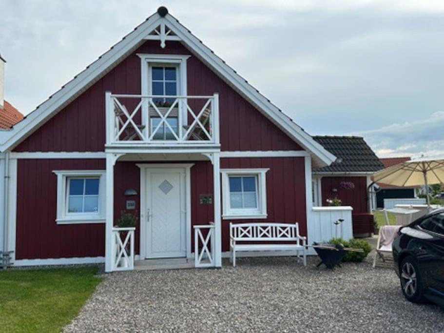 Hyggeligt sommerhus tæt på vandet i Bro Strand