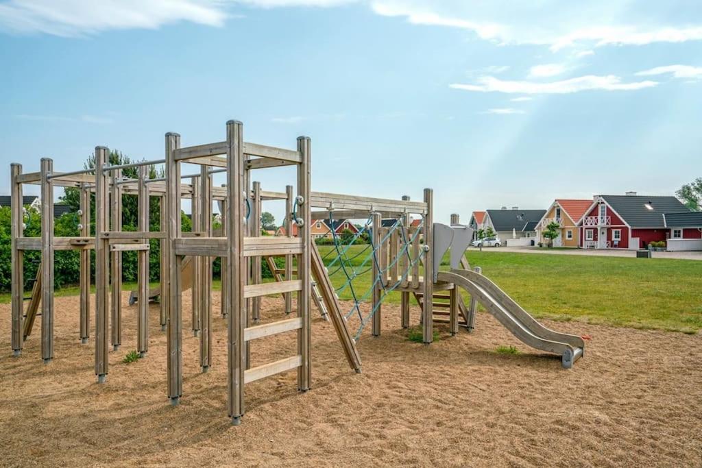 Hyggeligt sommerhus tæt på vandet i Bro Strand