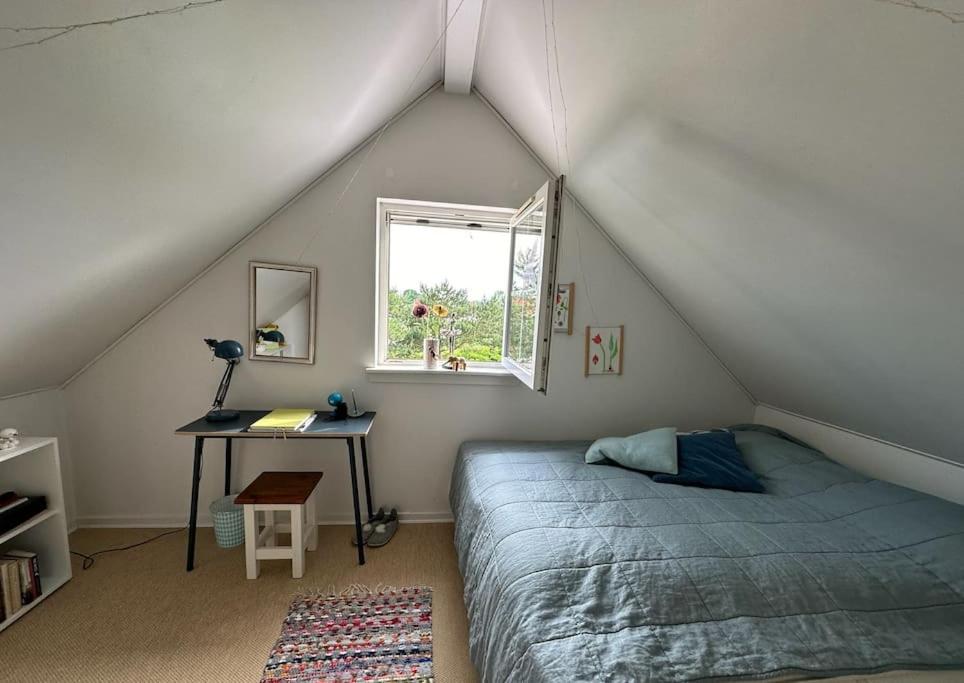 Hyggeligt sommerhus tæt på vandet i Bro Strand