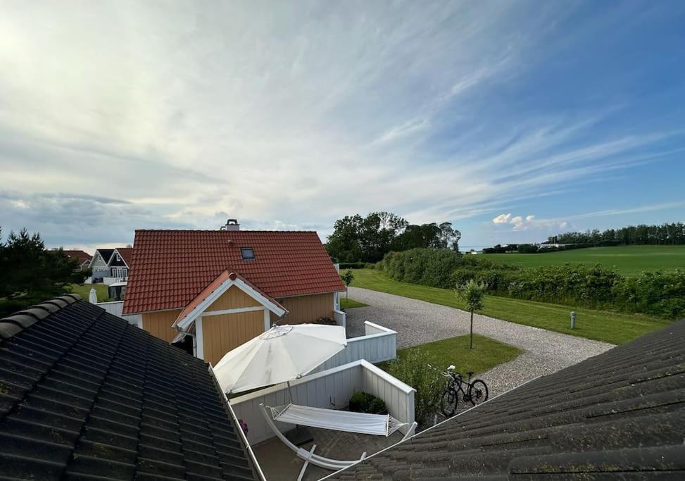 Hyggeligt sommerhus tæt på vandet i Bro Strand