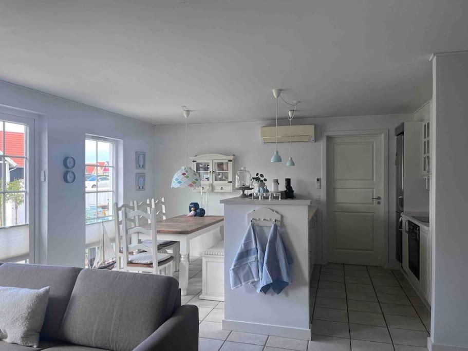 Hyggeligt sommerhus tæt på vandet i Bro Strand