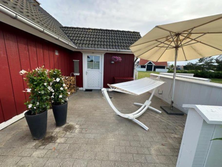 Hyggeligt sommerhus tæt på vandet i Bro Strand