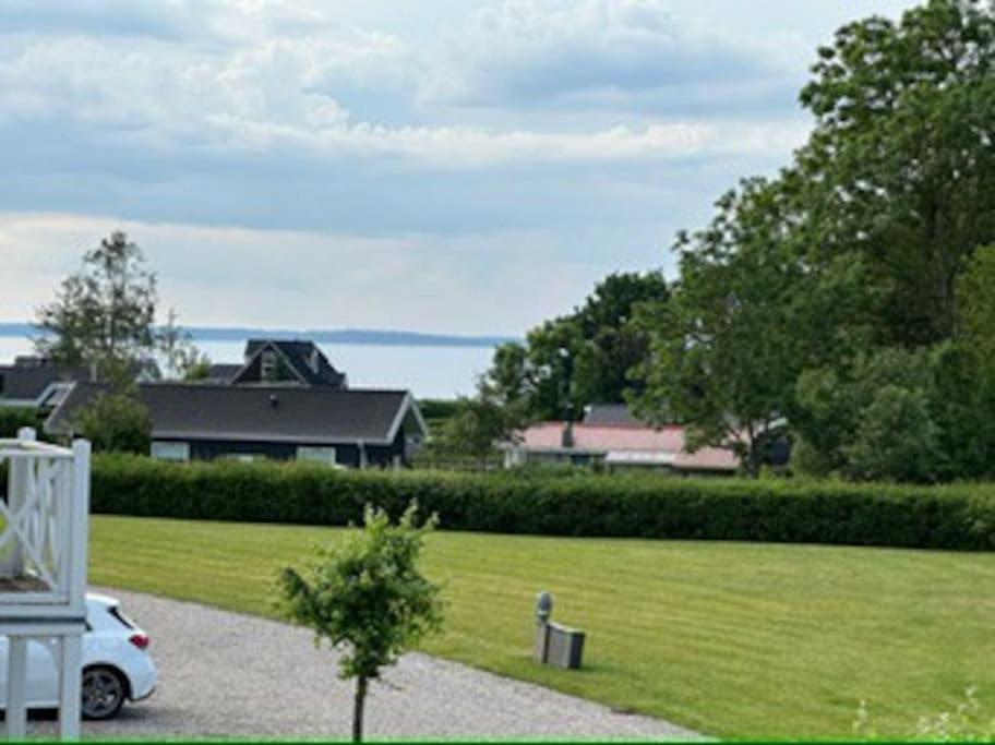 Hyggeligt sommerhus tæt på vandet i Bro Strand
