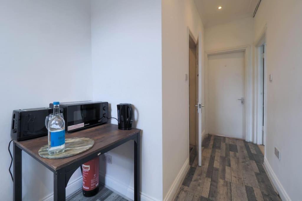 S5 Full Studio In Central Kilburn London With Kitchen Zone 2