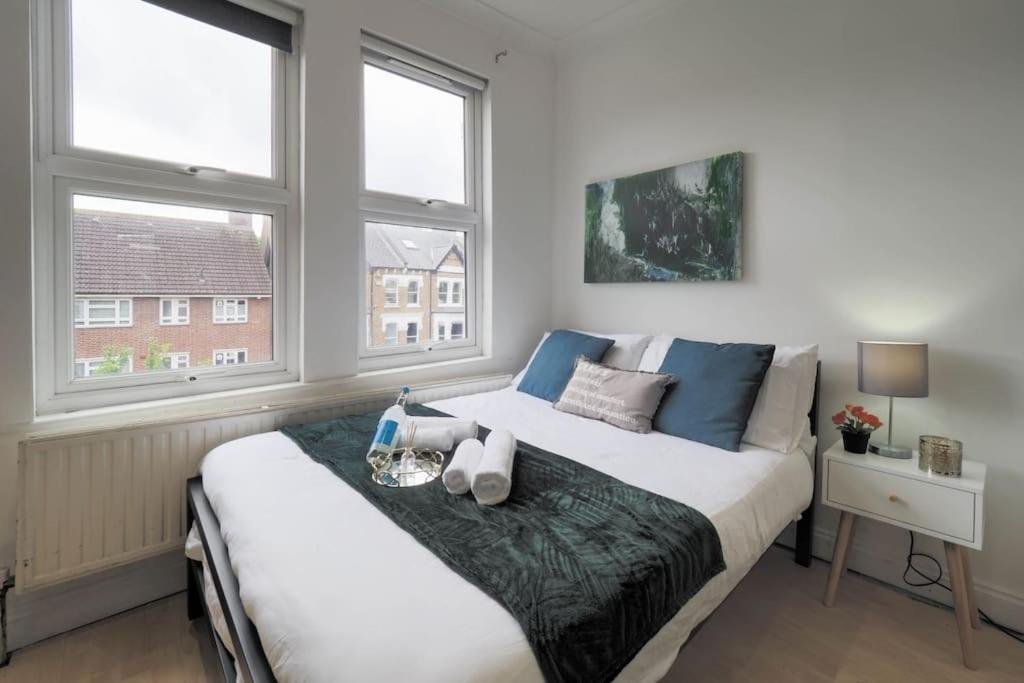 S5 Full Studio In Central Kilburn London With Kitchen Zone 2