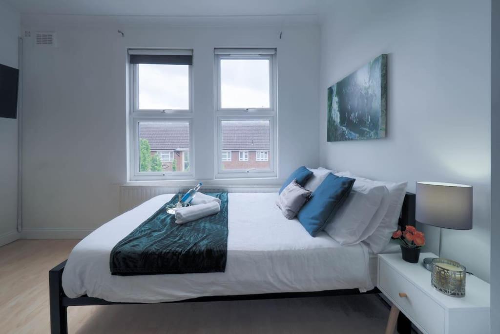 S5 Full Studio In Central Kilburn London With Kitchen Zone 2