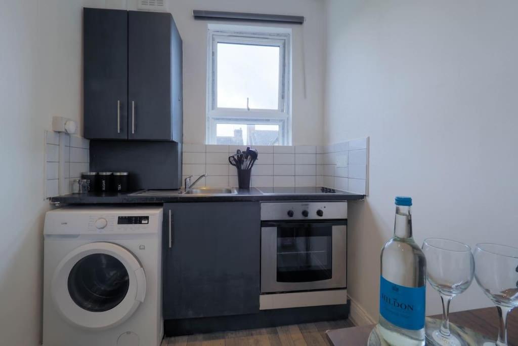 S5 Full Studio In Central Kilburn London With Kitchen Zone 2