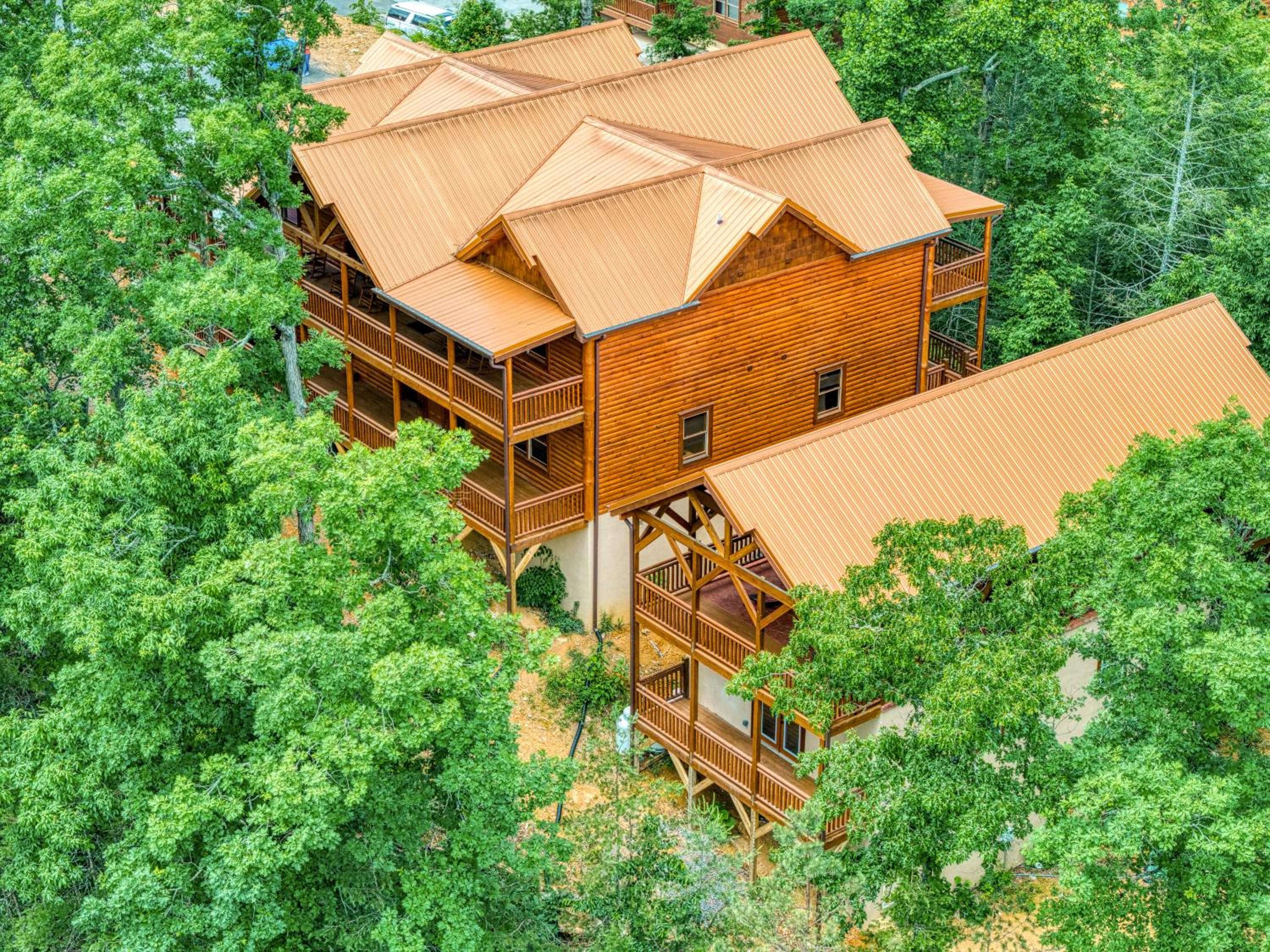 Majestic Splash-8 Bedroom, Indoor Pool, Hot Tub, 560 FREE tickets each paid day