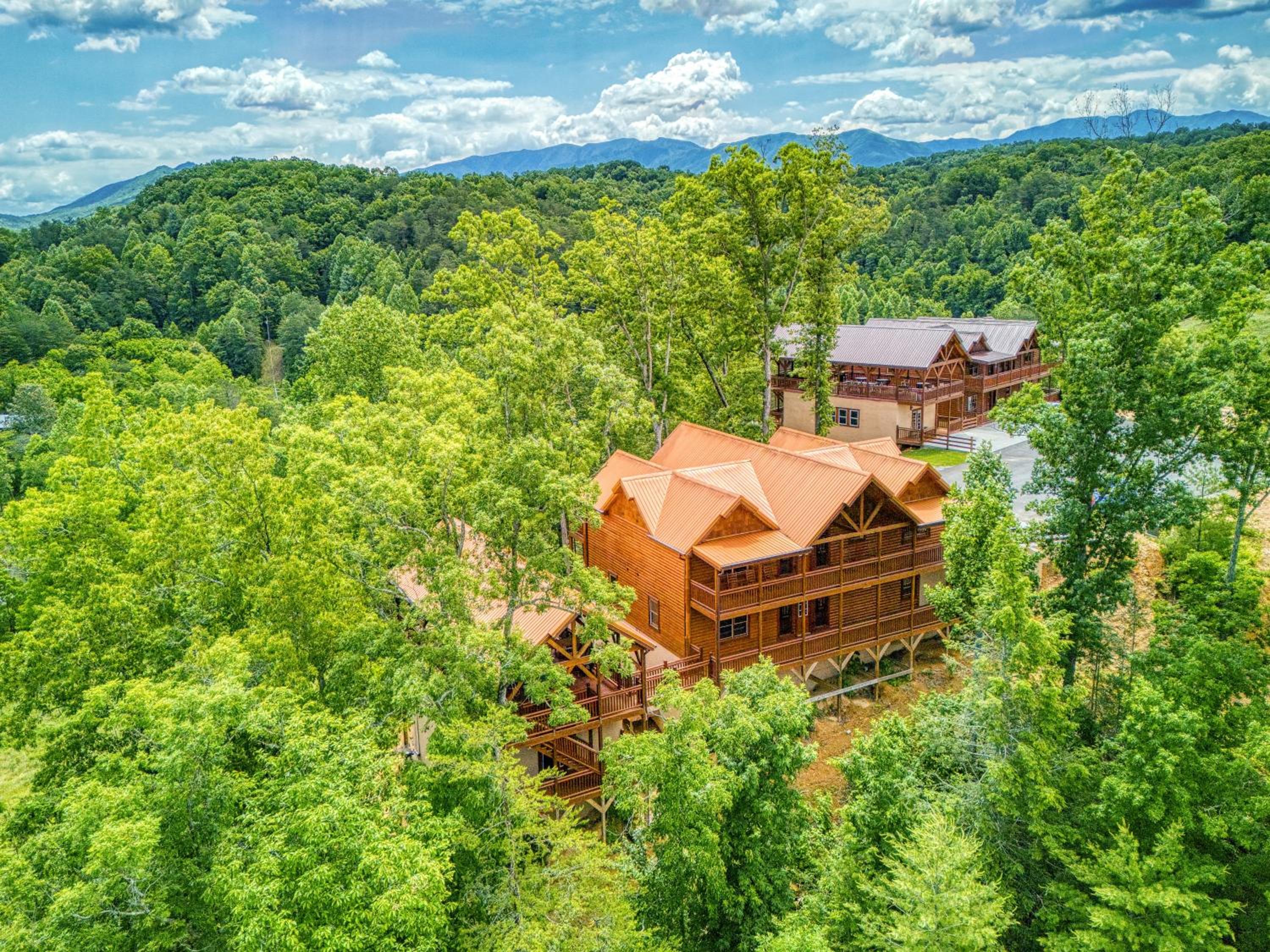 Majestic Splash-8 Bedroom, Indoor Pool, Hot Tub, 560 FREE tickets each paid day
