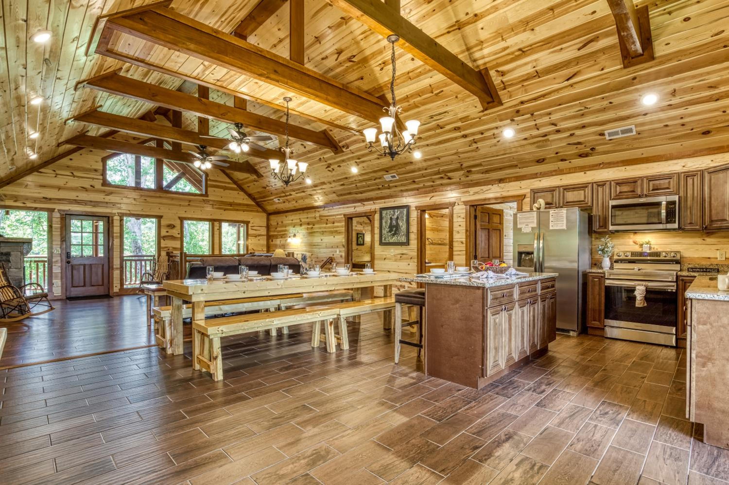 Majestic Splash-8 Bedroom, Indoor Pool, Hot Tub, 560 FREE tickets each paid day