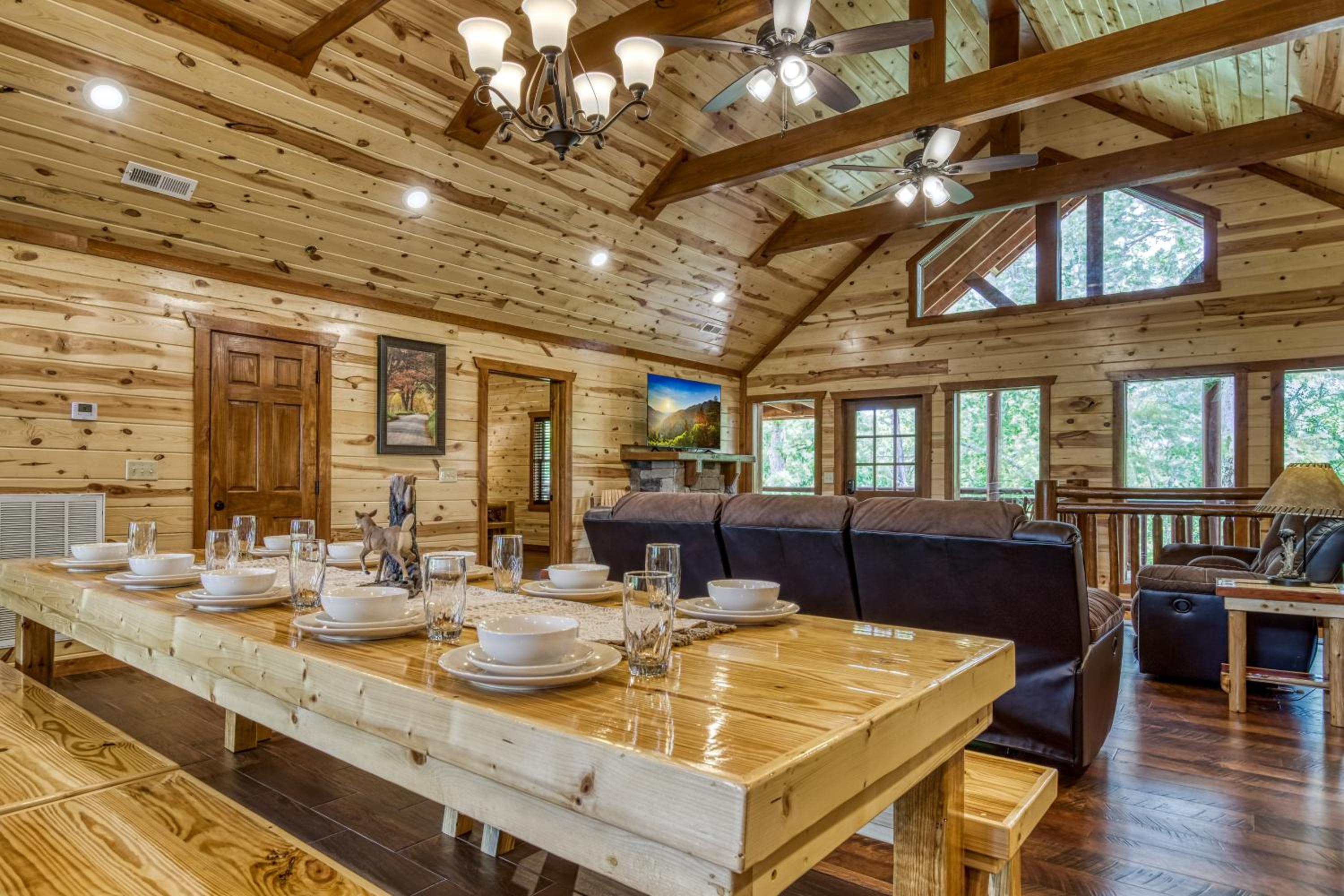 Majestic Splash-8 Bedroom, Indoor Pool, Hot Tub, 560 FREE tickets each paid day