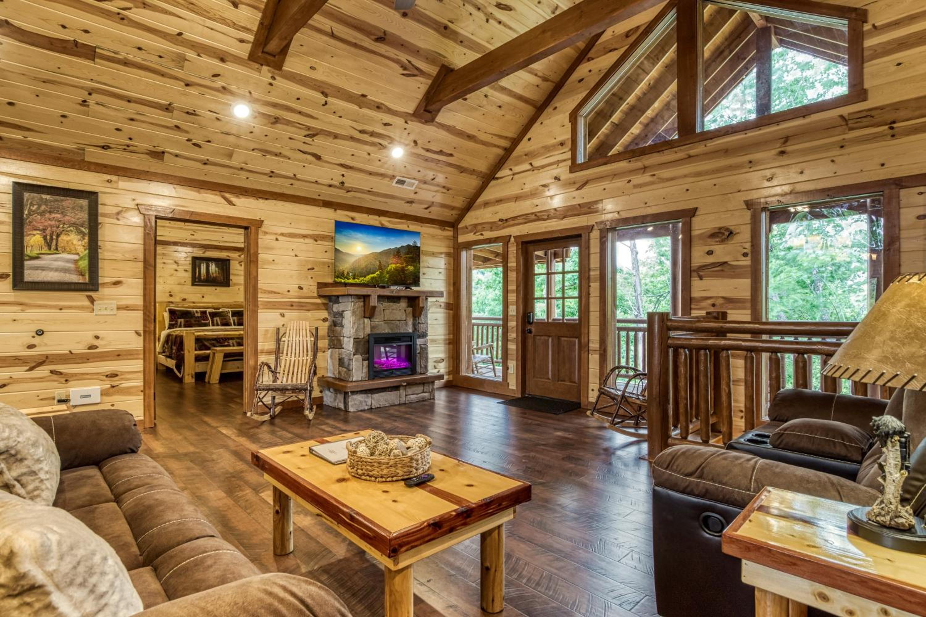 Majestic Splash-8 Bedroom, Indoor Pool, Hot Tub, 560 FREE tickets each paid day