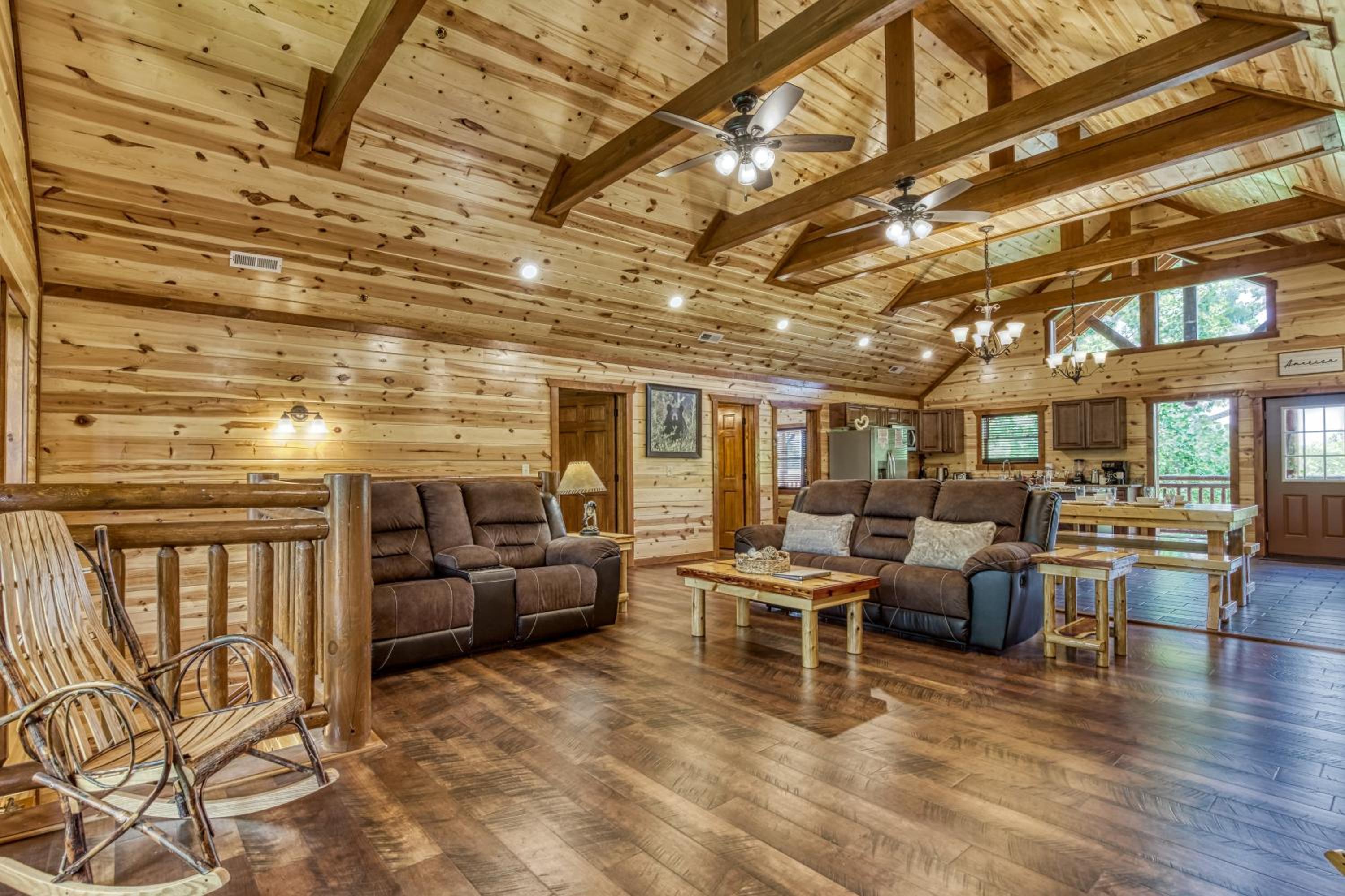 Majestic Splash-8 Bedroom, Indoor Pool, Hot Tub, 560 FREE tickets each paid day