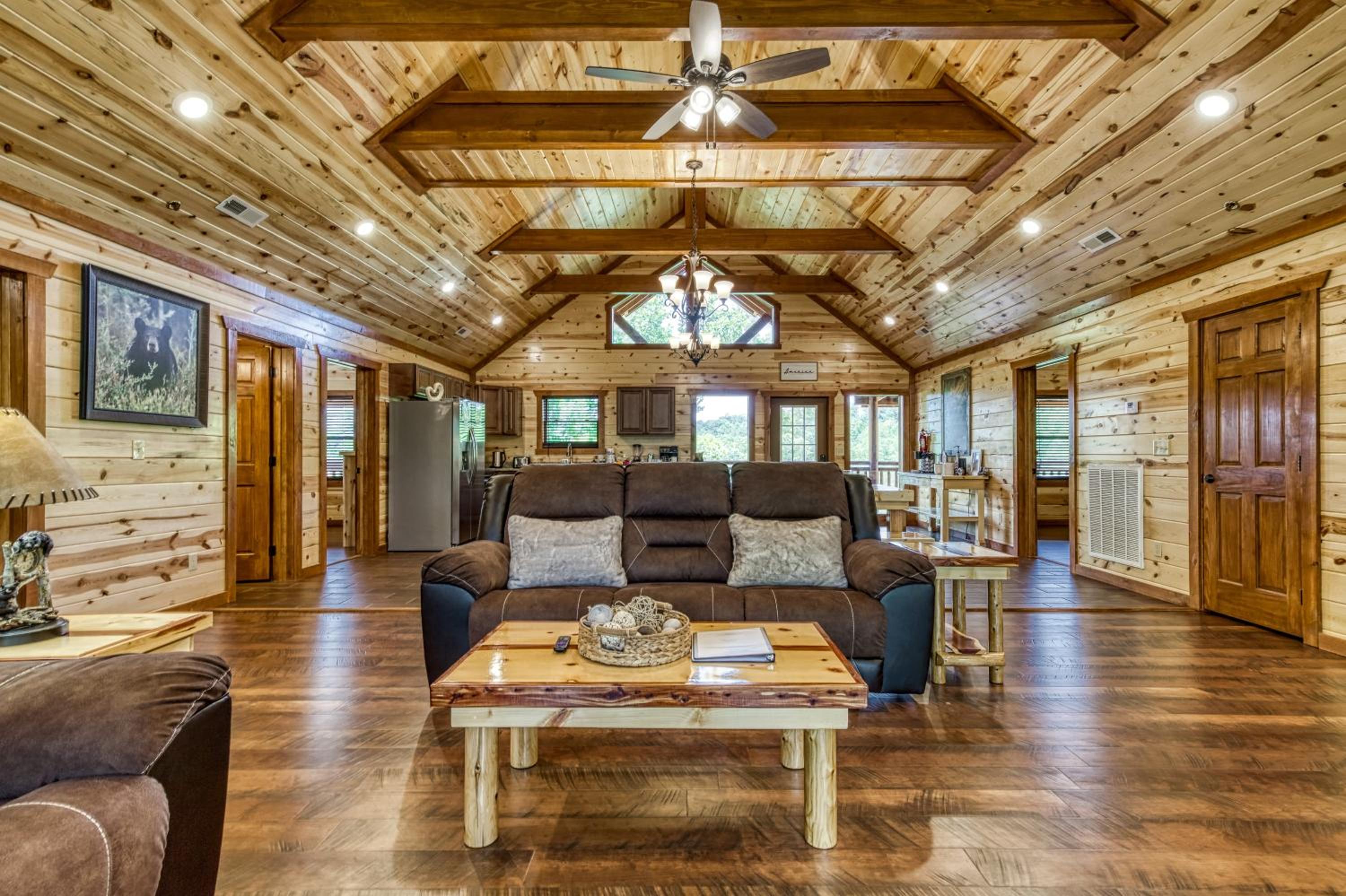 Majestic Splash-8 Bedroom, Indoor Pool, Hot Tub, 560 FREE tickets each paid day