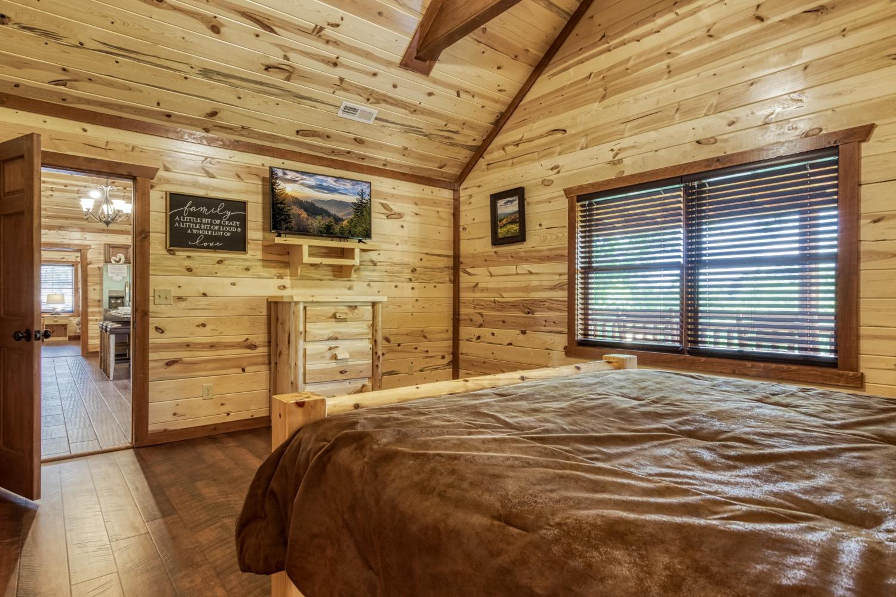 Majestic Splash-8 Bedroom, Indoor Pool, Hot Tub, 560 FREE tickets each paid day