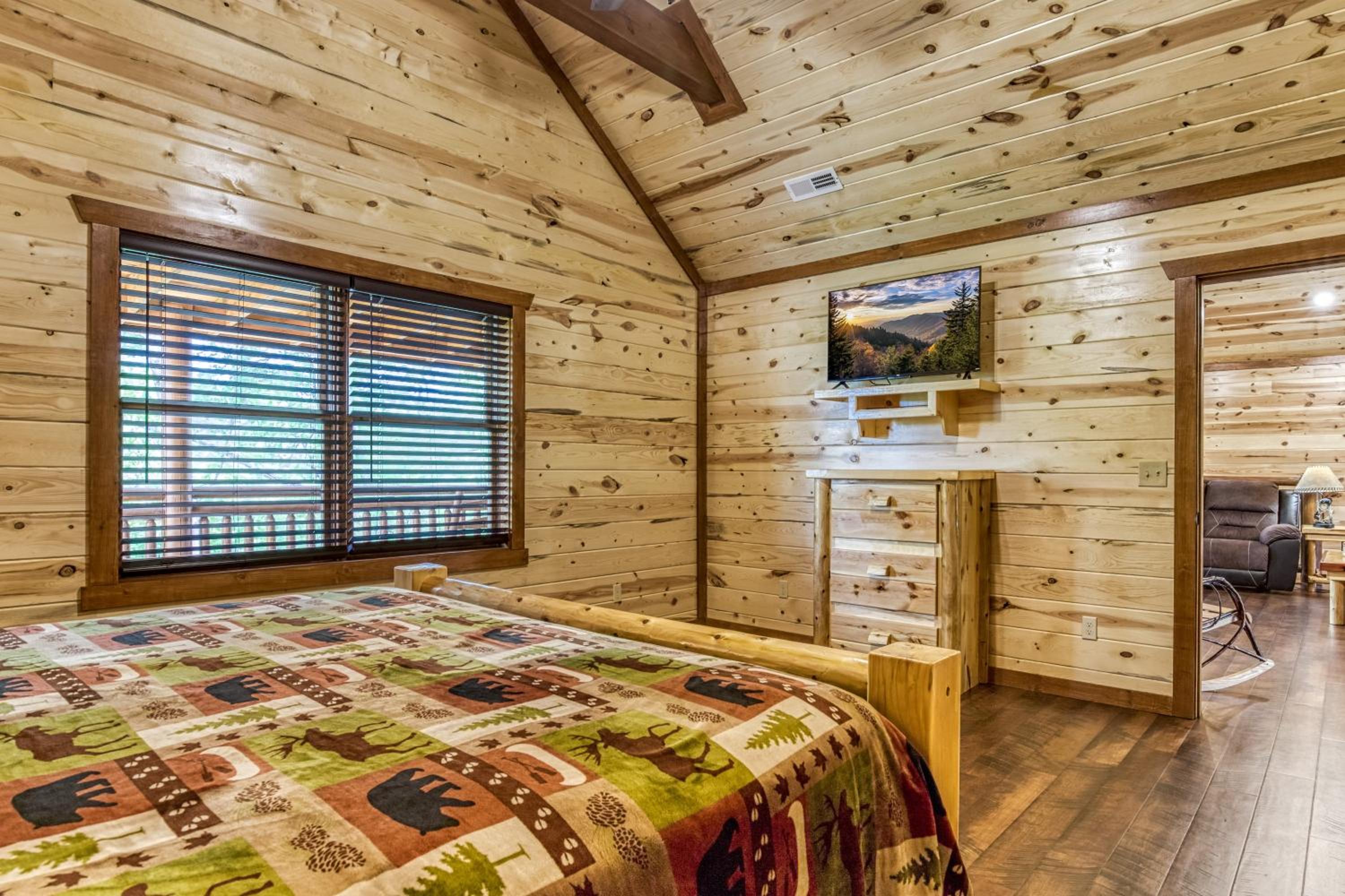 Majestic Splash-8 Bedroom, Indoor Pool, Hot Tub, 560 FREE tickets each paid day