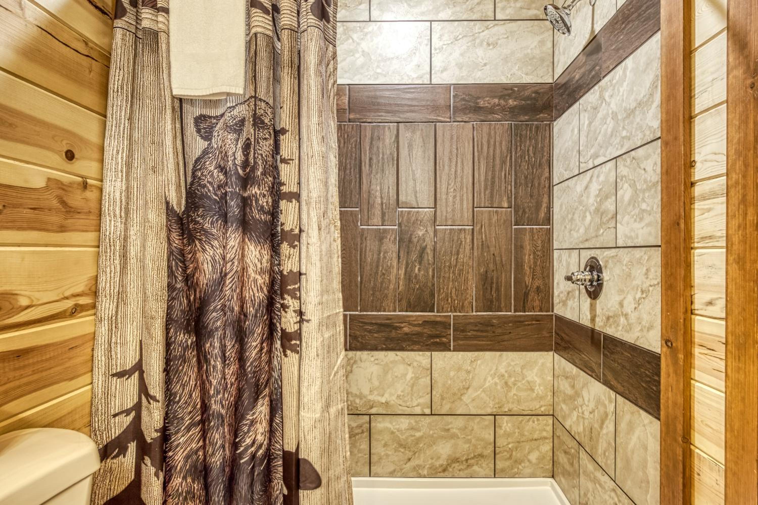 Majestic Splash-8 Bedroom, Indoor Pool, Hot Tub, 560 FREE tickets each paid day