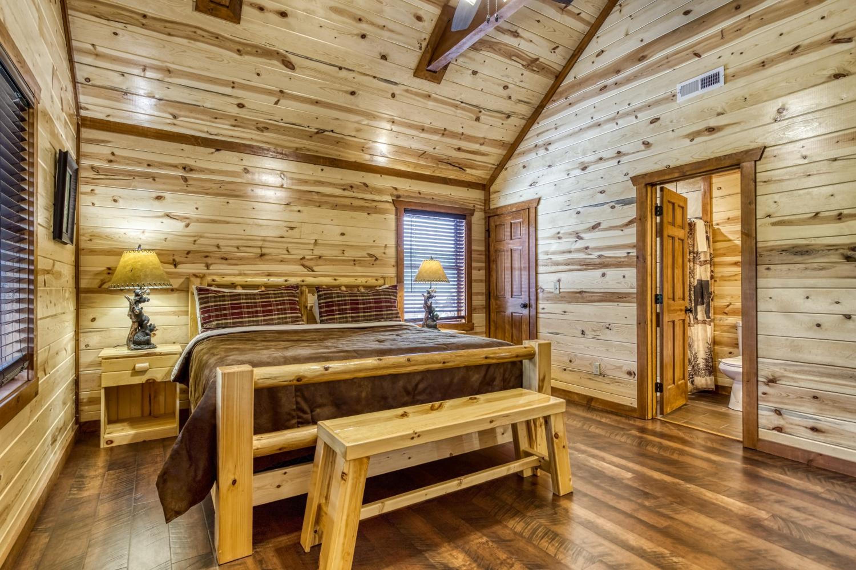 Majestic Splash-8 Bedroom, Indoor Pool, Hot Tub, 560 FREE tickets each paid day