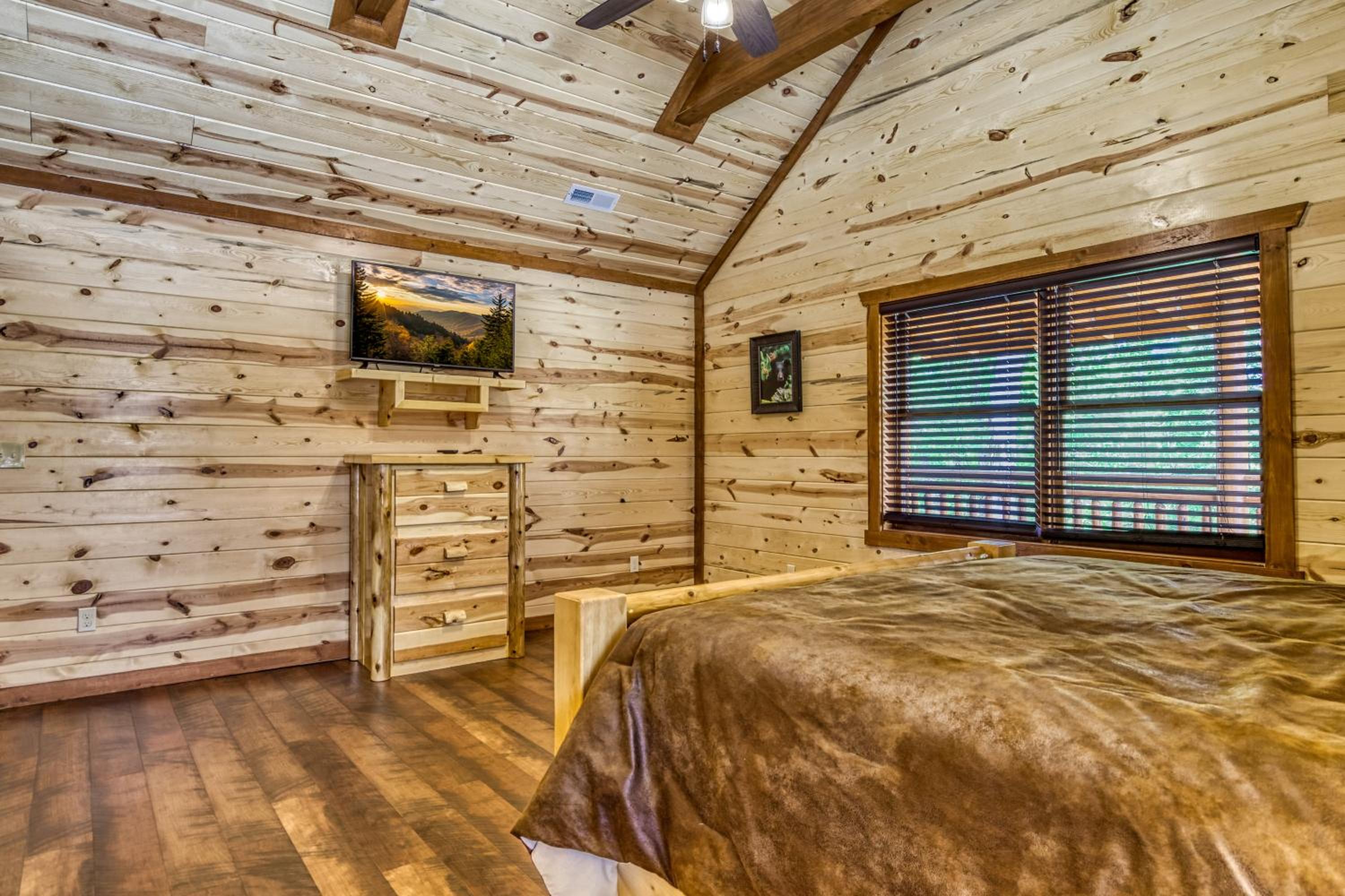 Majestic Splash-8 Bedroom, Indoor Pool, Hot Tub, 560 FREE tickets each paid day