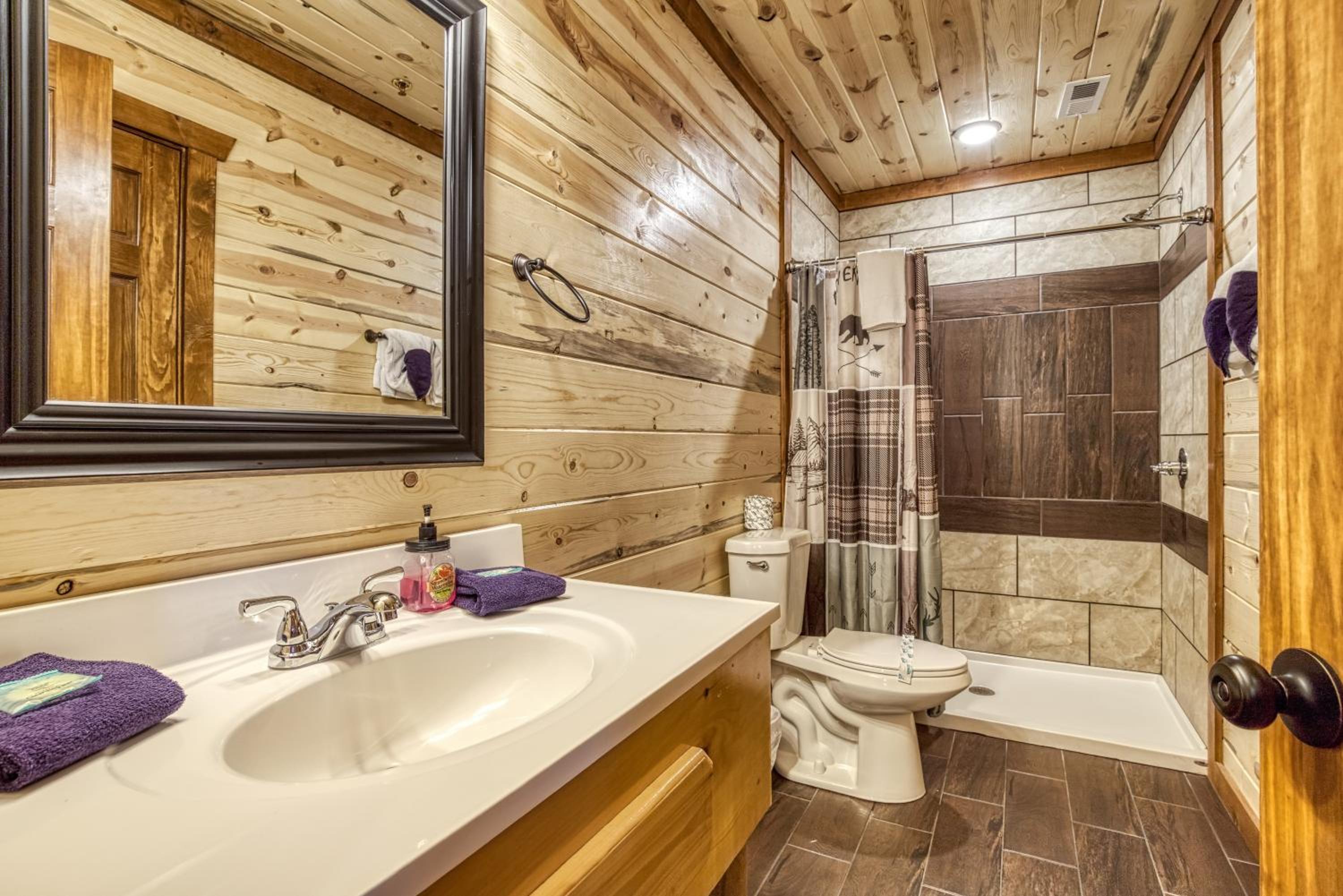 Majestic Splash-8 Bedroom, Indoor Pool, Hot Tub, 560 FREE tickets each paid day