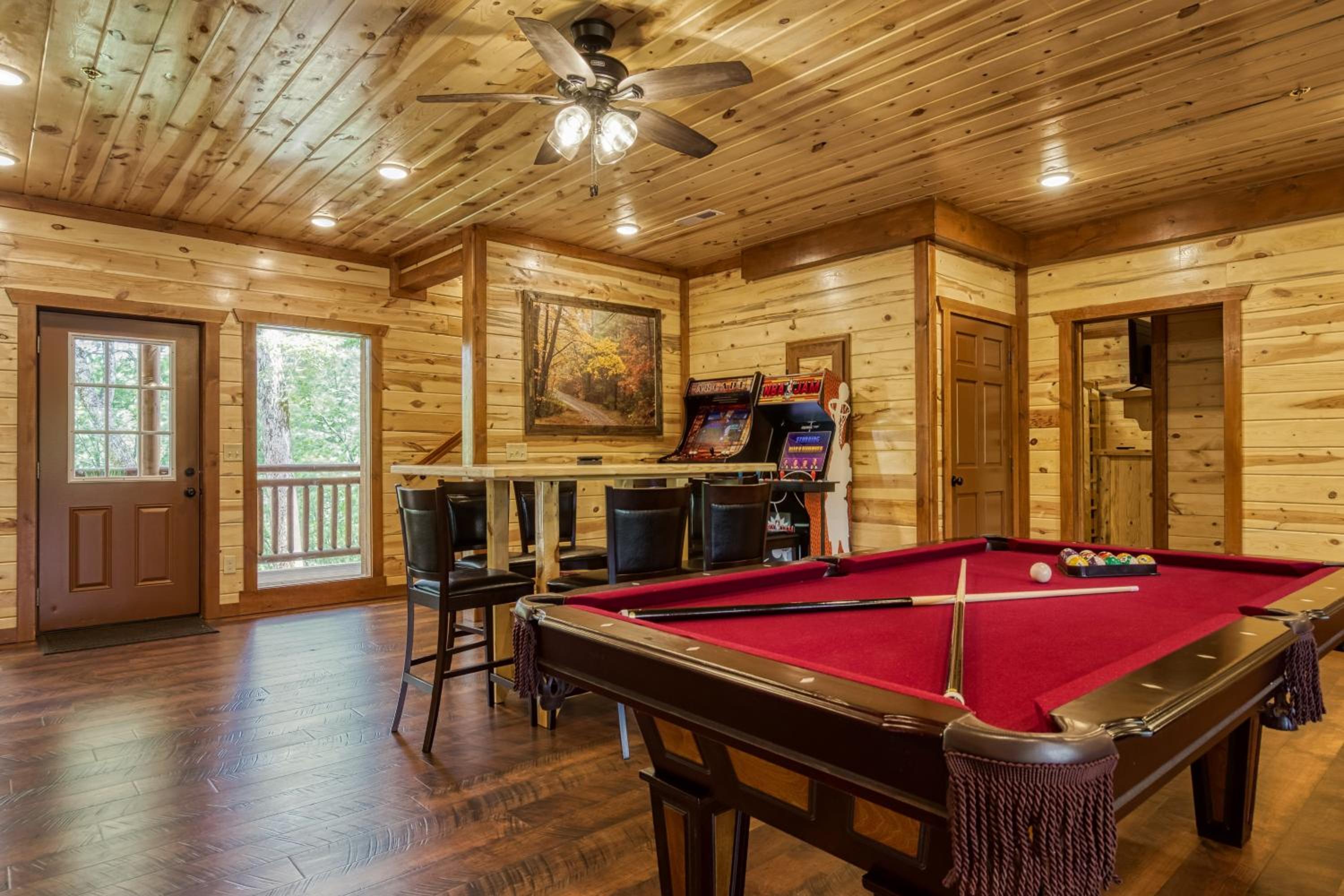 Majestic Splash-8 Bedroom, Indoor Pool, Hot Tub, 560 FREE tickets each paid day