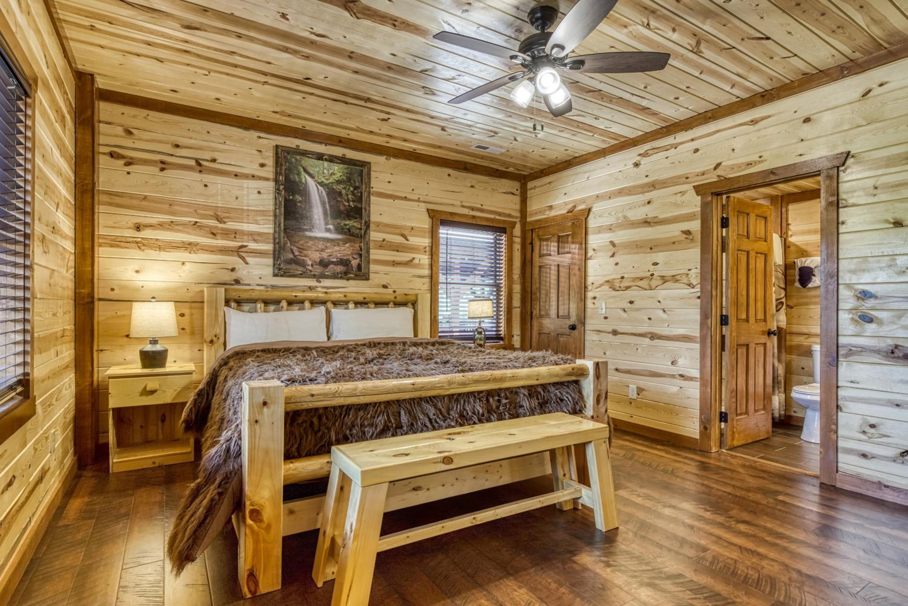 Majestic Splash-8 Bedroom, Indoor Pool, Hot Tub, 560 FREE tickets each paid day