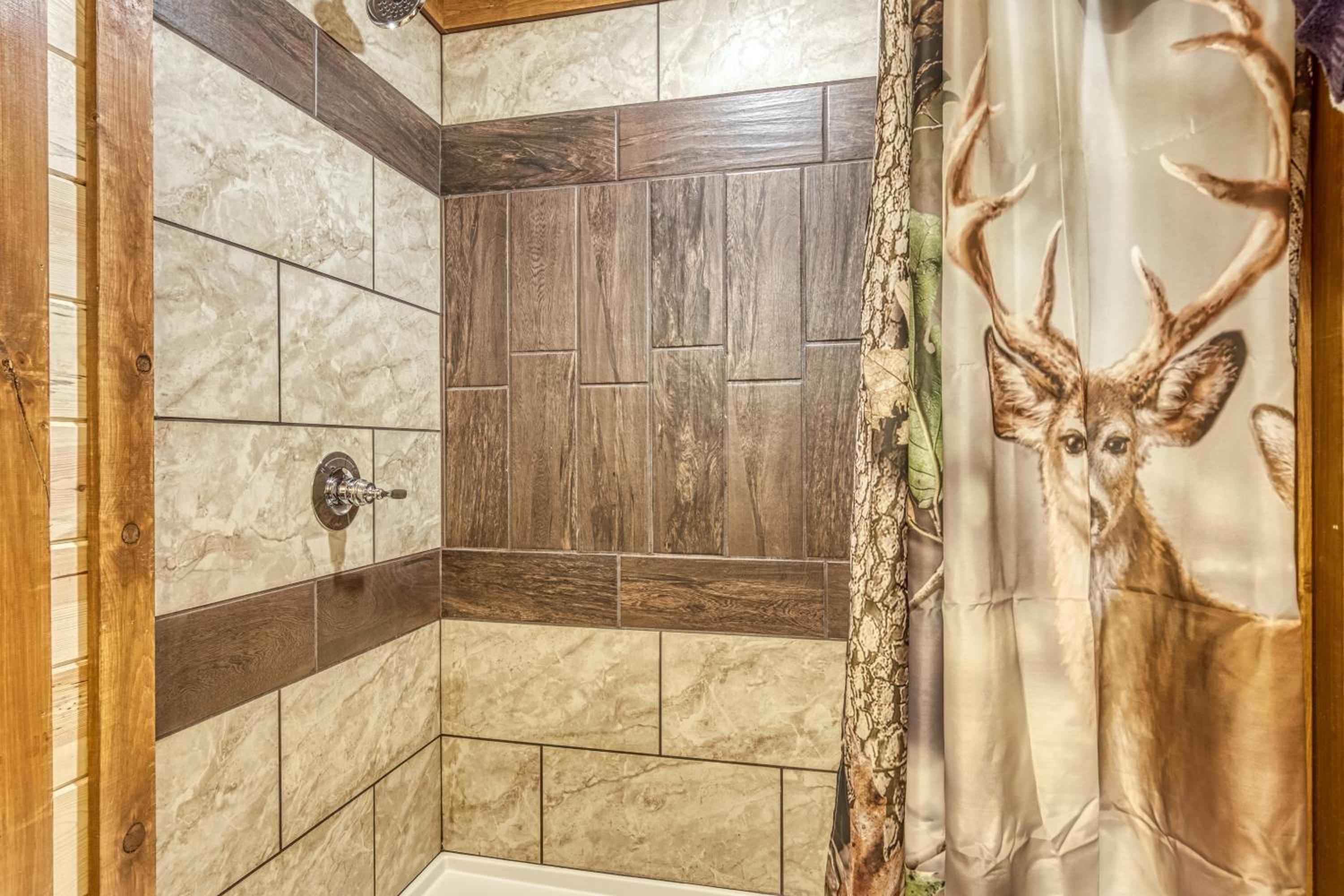 Majestic Splash-8 Bedroom, Indoor Pool, Hot Tub, 560 FREE tickets each paid day