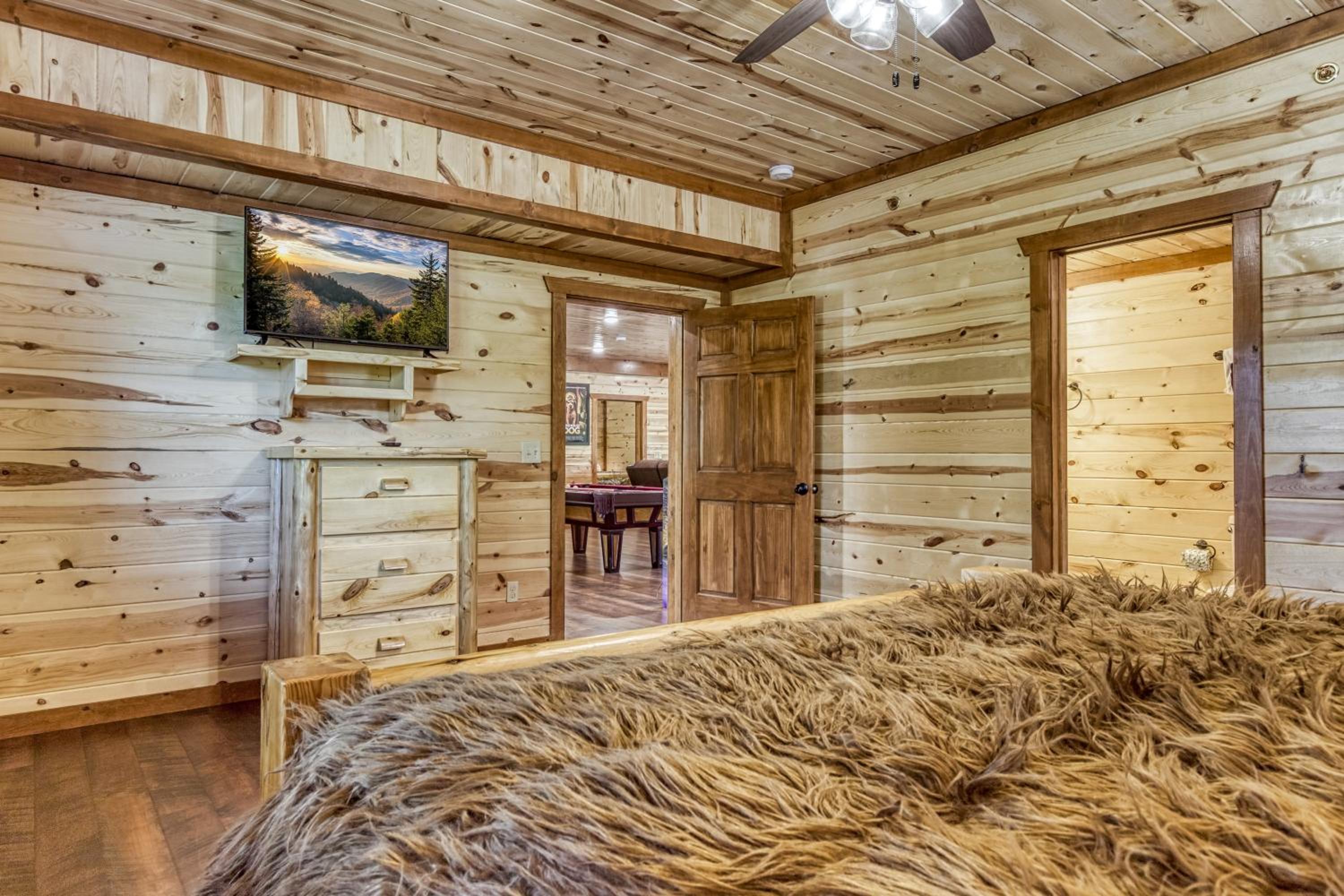 Majestic Splash-8 Bedroom, Indoor Pool, Hot Tub, 560 FREE tickets each paid day