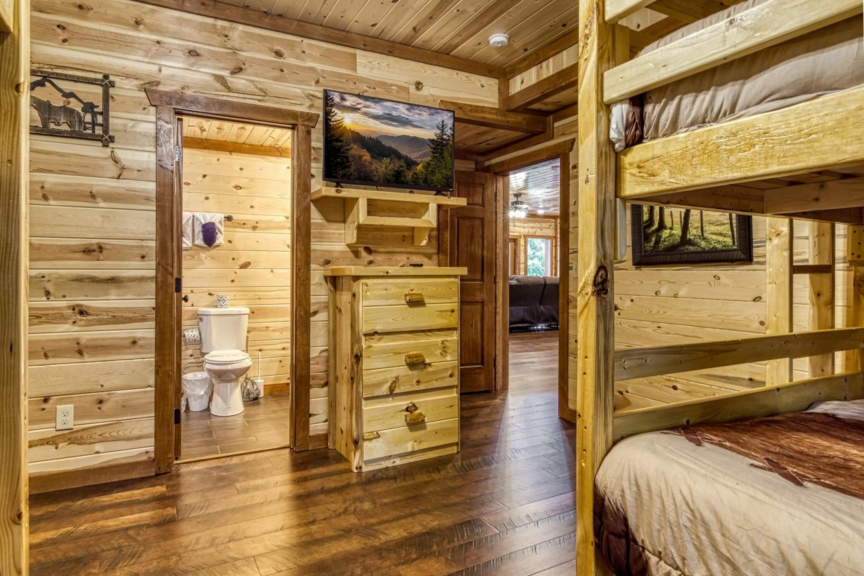 Majestic Splash-8 Bedroom, Indoor Pool, Hot Tub, 560 FREE tickets each paid day