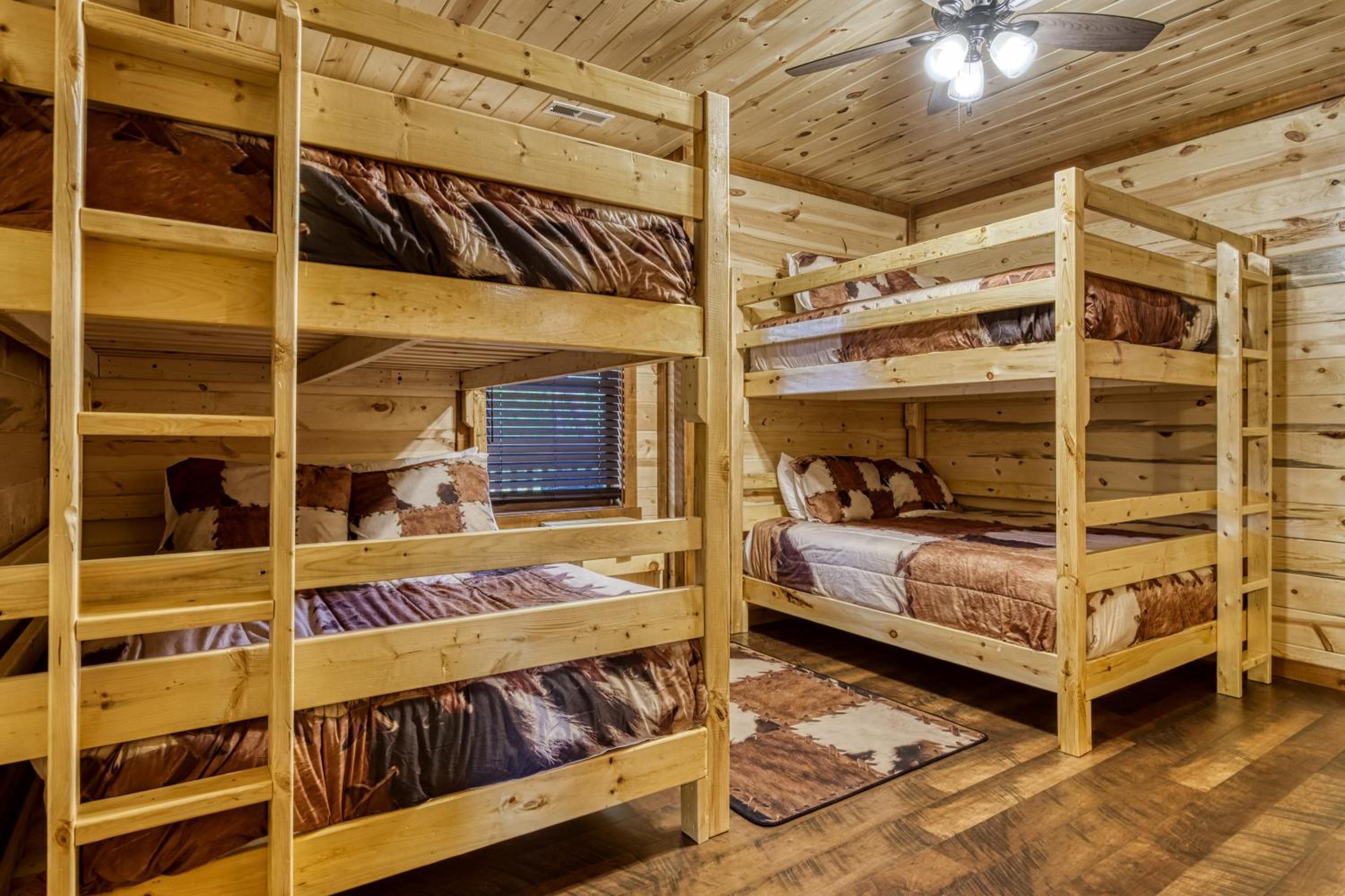 Majestic Splash-8 Bedroom, Indoor Pool, Hot Tub, 560 FREE tickets each paid day