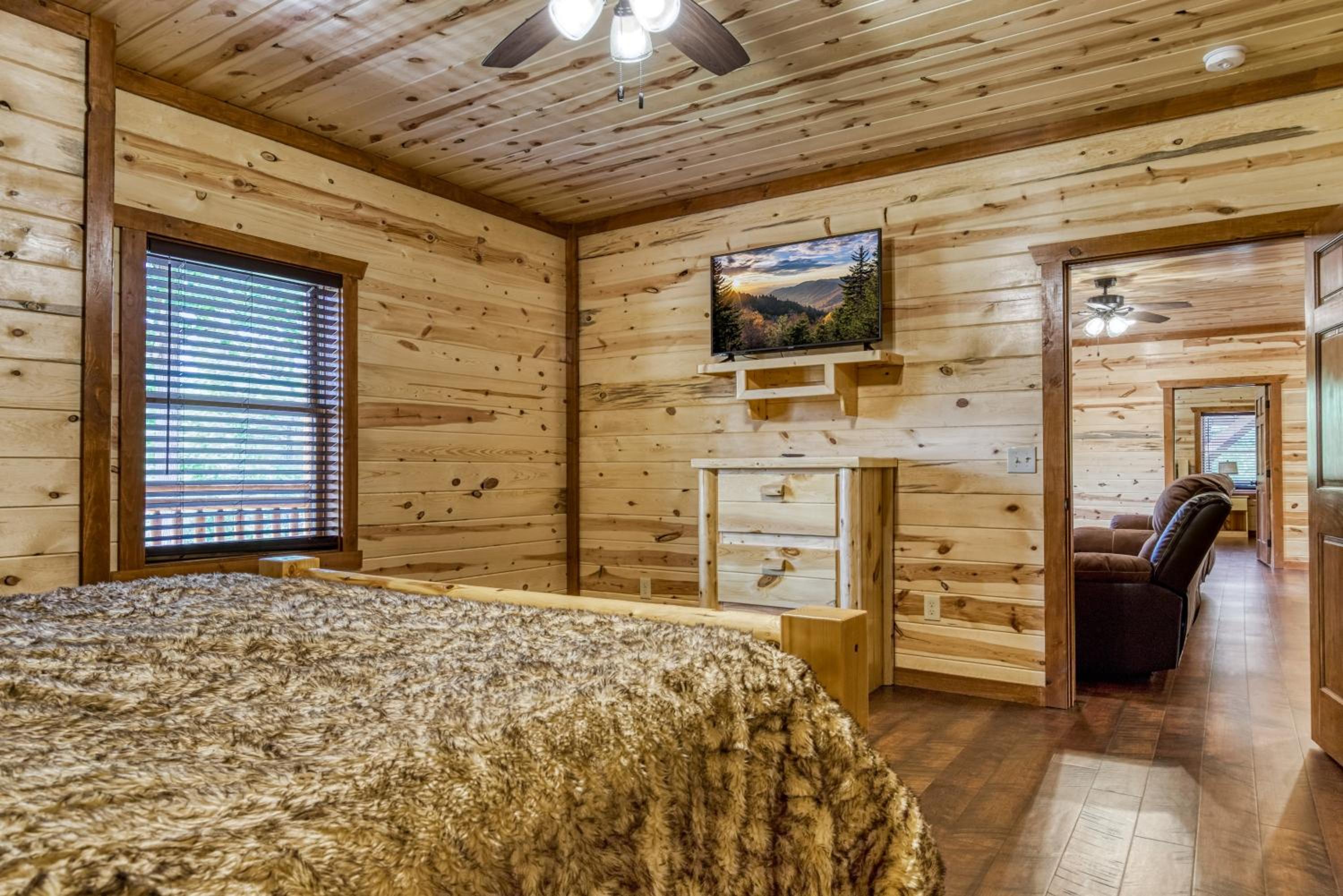 Majestic Splash-8 Bedroom, Indoor Pool, Hot Tub, 560 FREE tickets each paid day