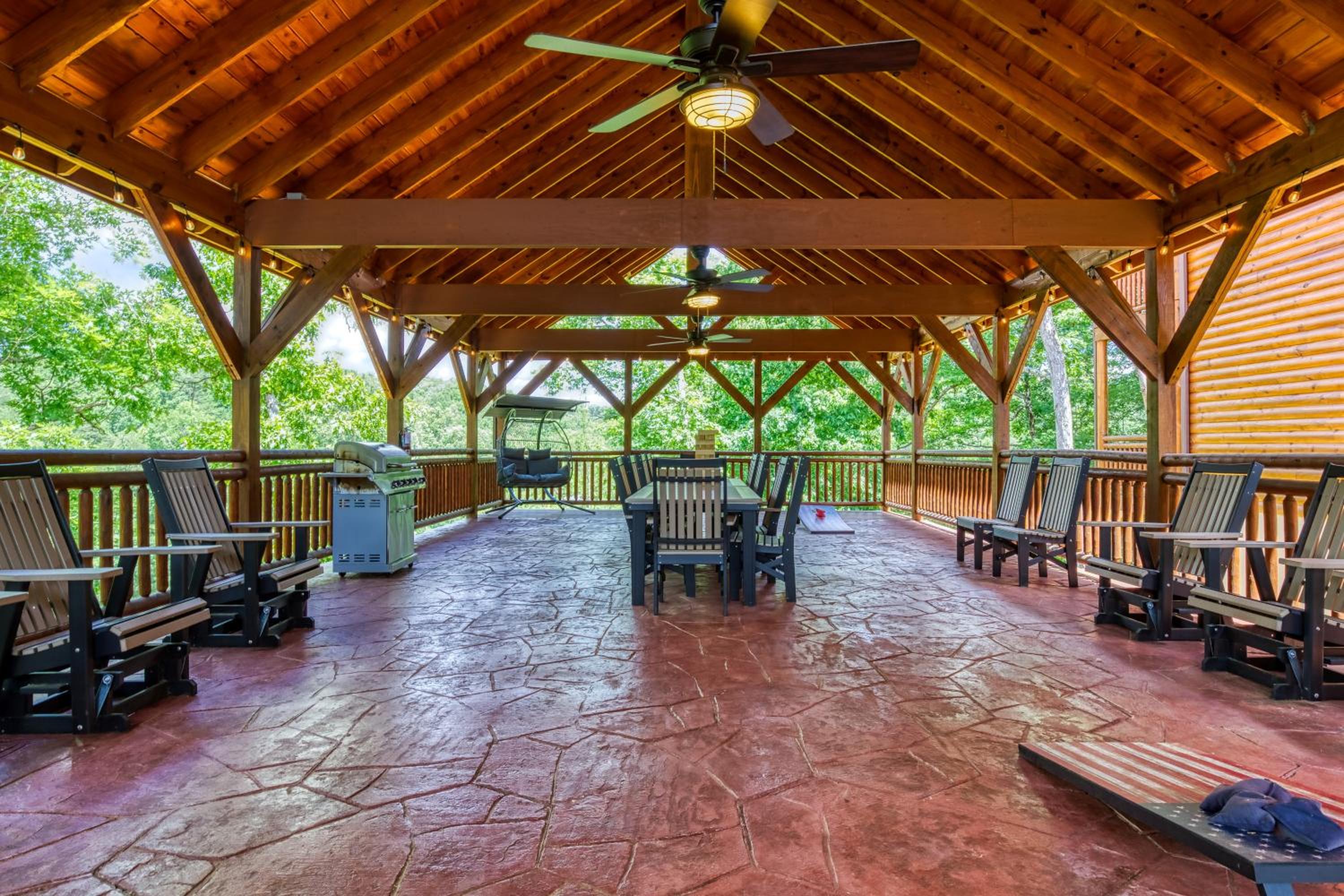 Majestic Splash-8 Bedroom, Indoor Pool, Hot Tub, 560 FREE tickets each paid day